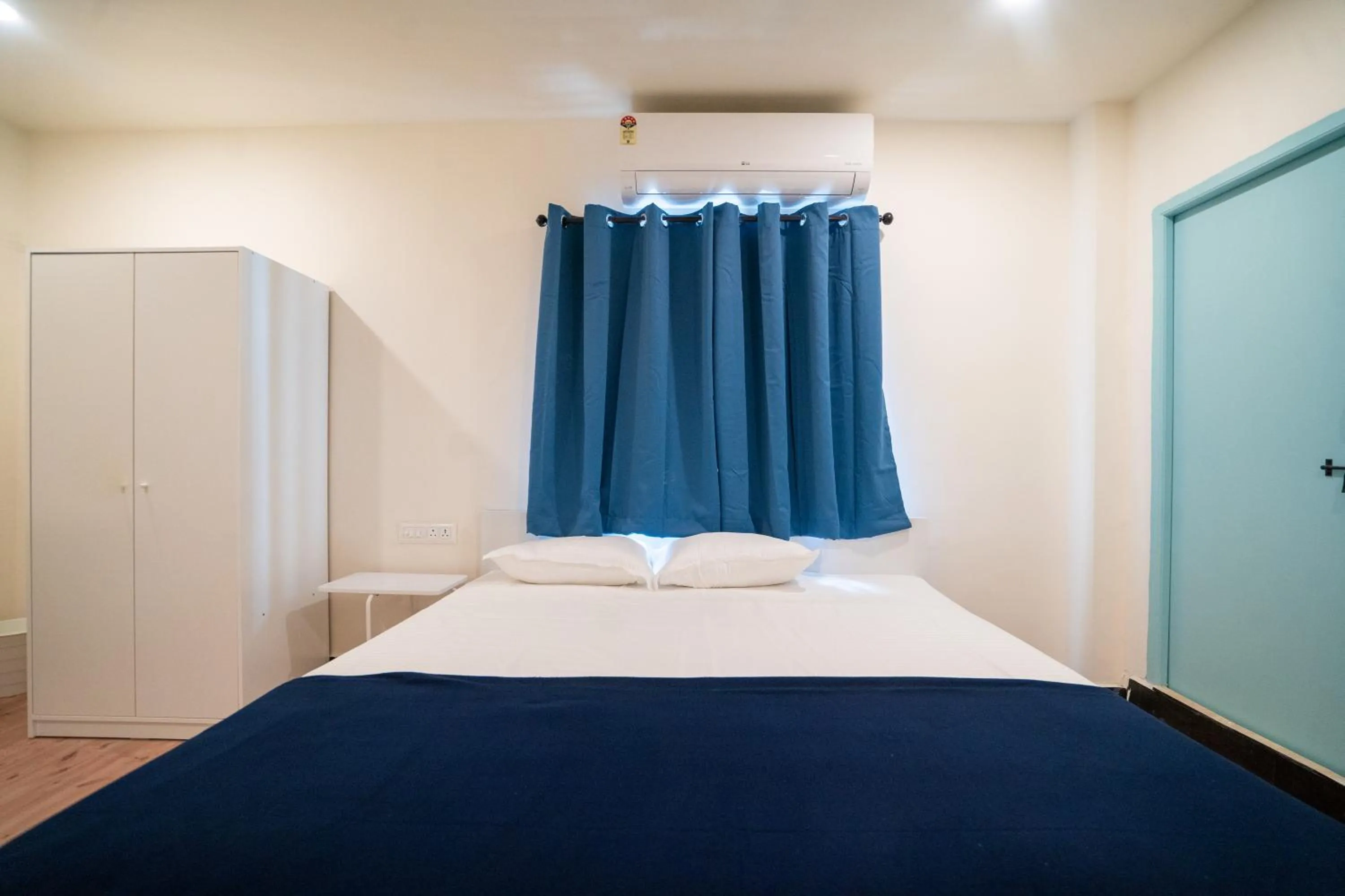 Bedroom, Bed in Slackpackr Hyderabad