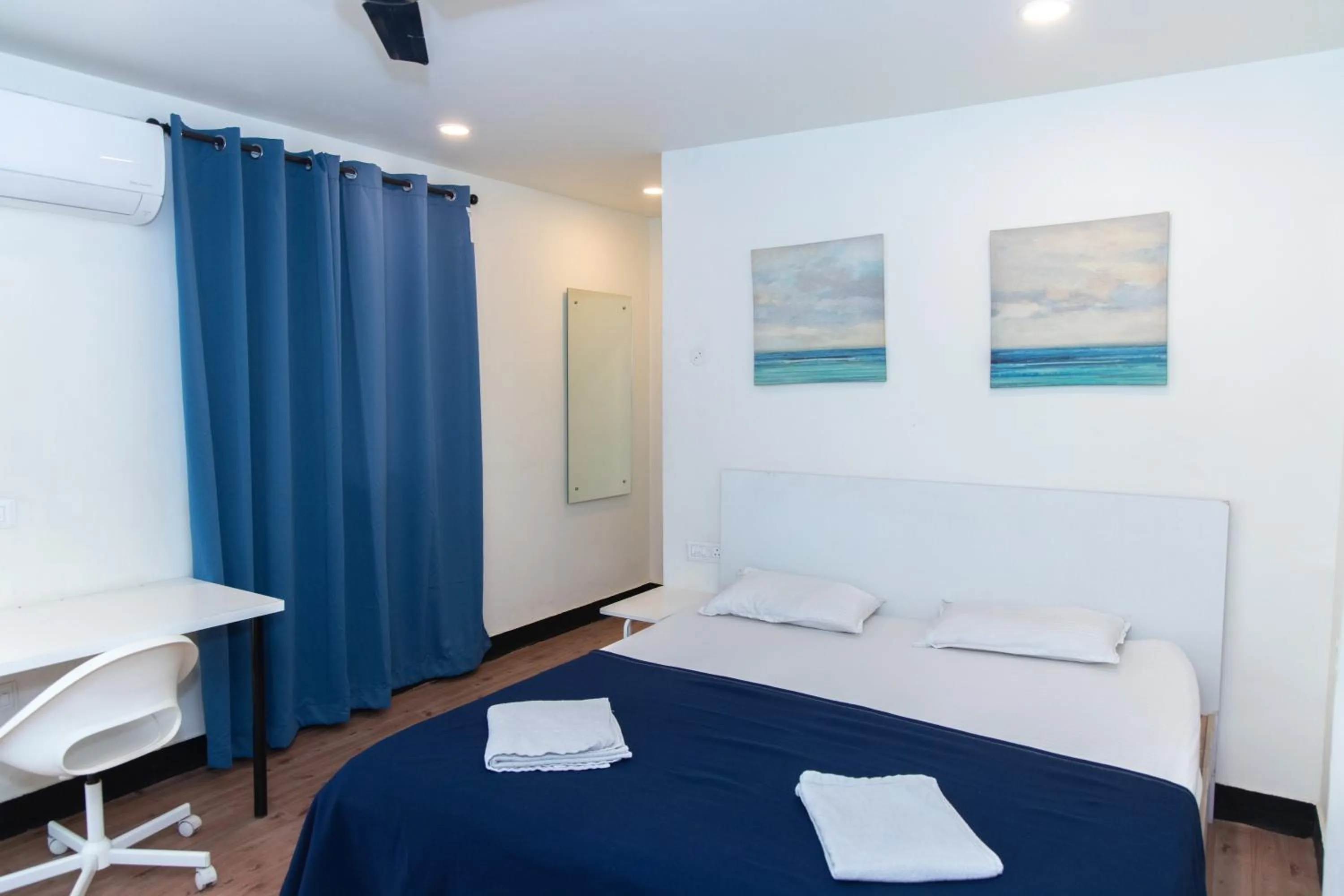 Bedroom, Bed in Slackpackr Hyderabad