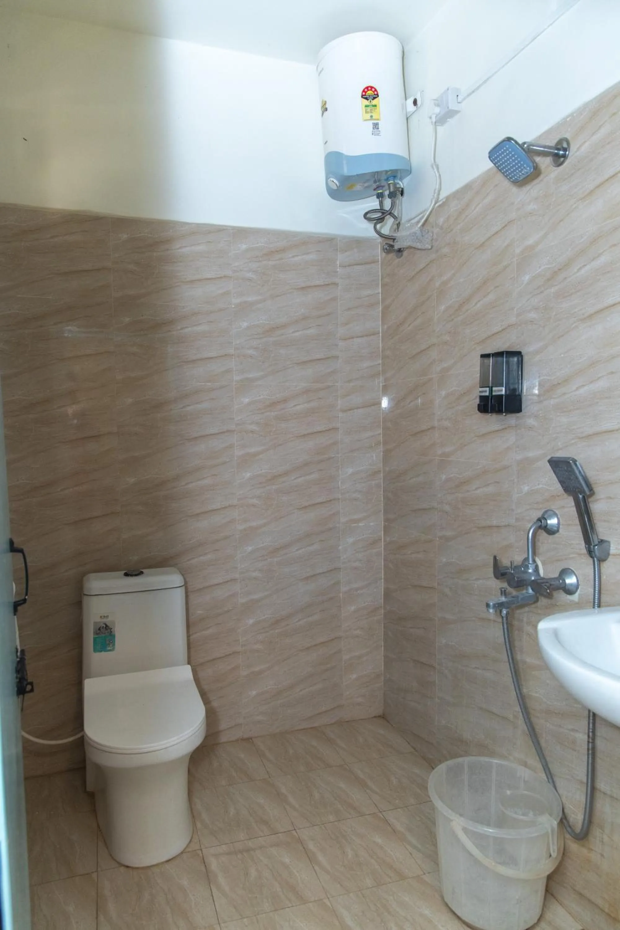 Shower in Slackpackr Hyderabad