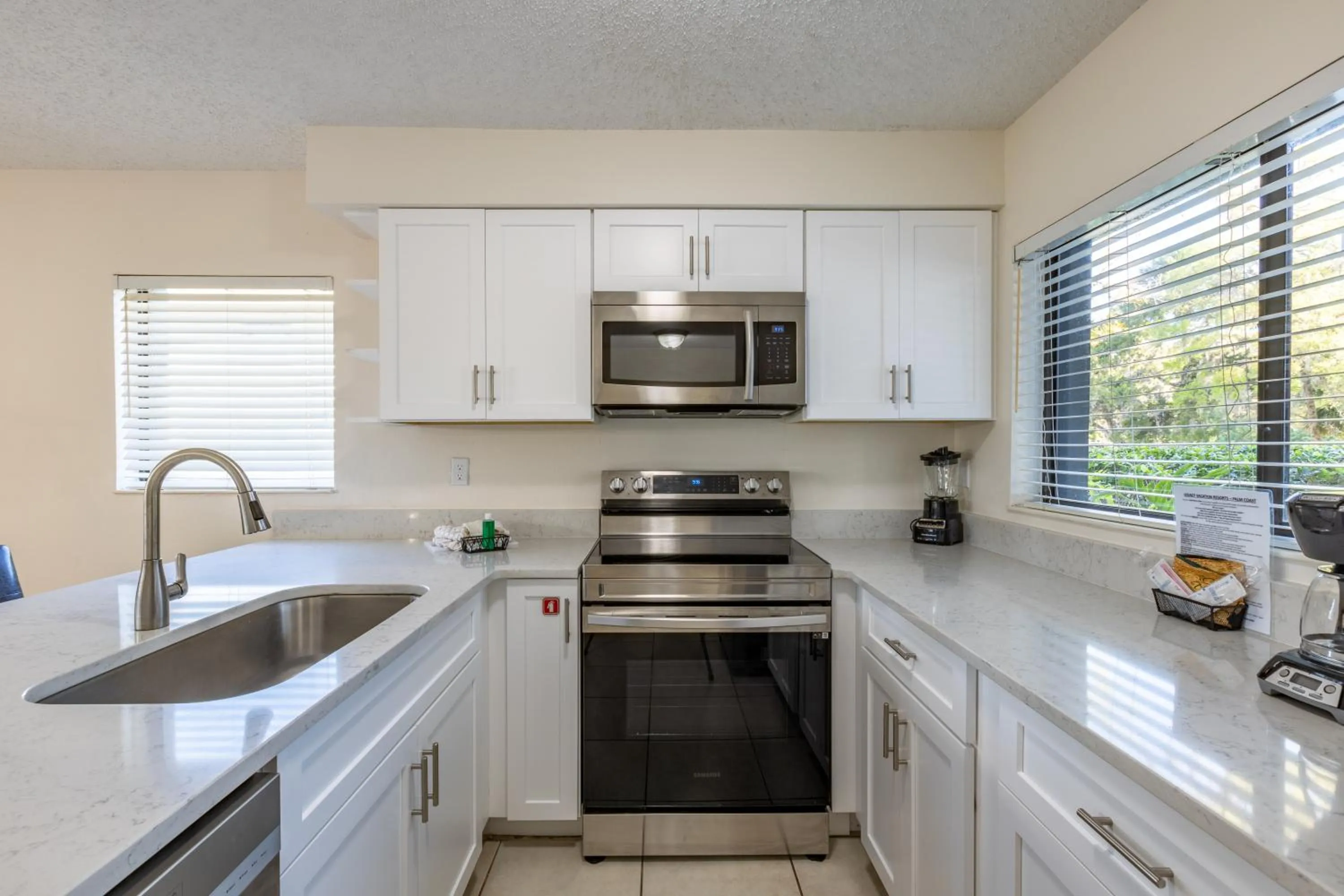 oven in Legacy Vacation Resorts - Palm Coast