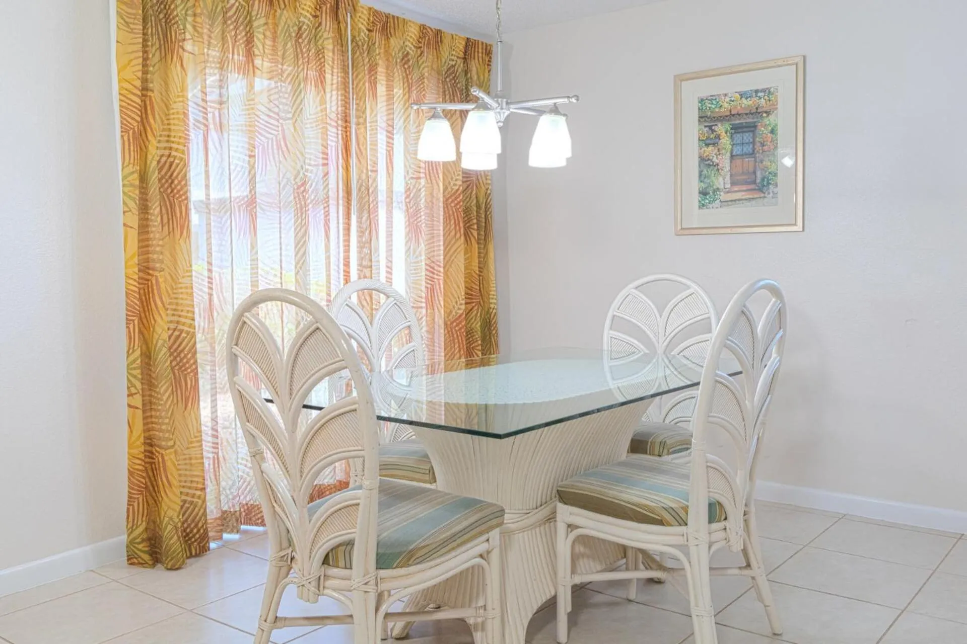 Dining area in Legacy Vacation Resorts - Palm Coast