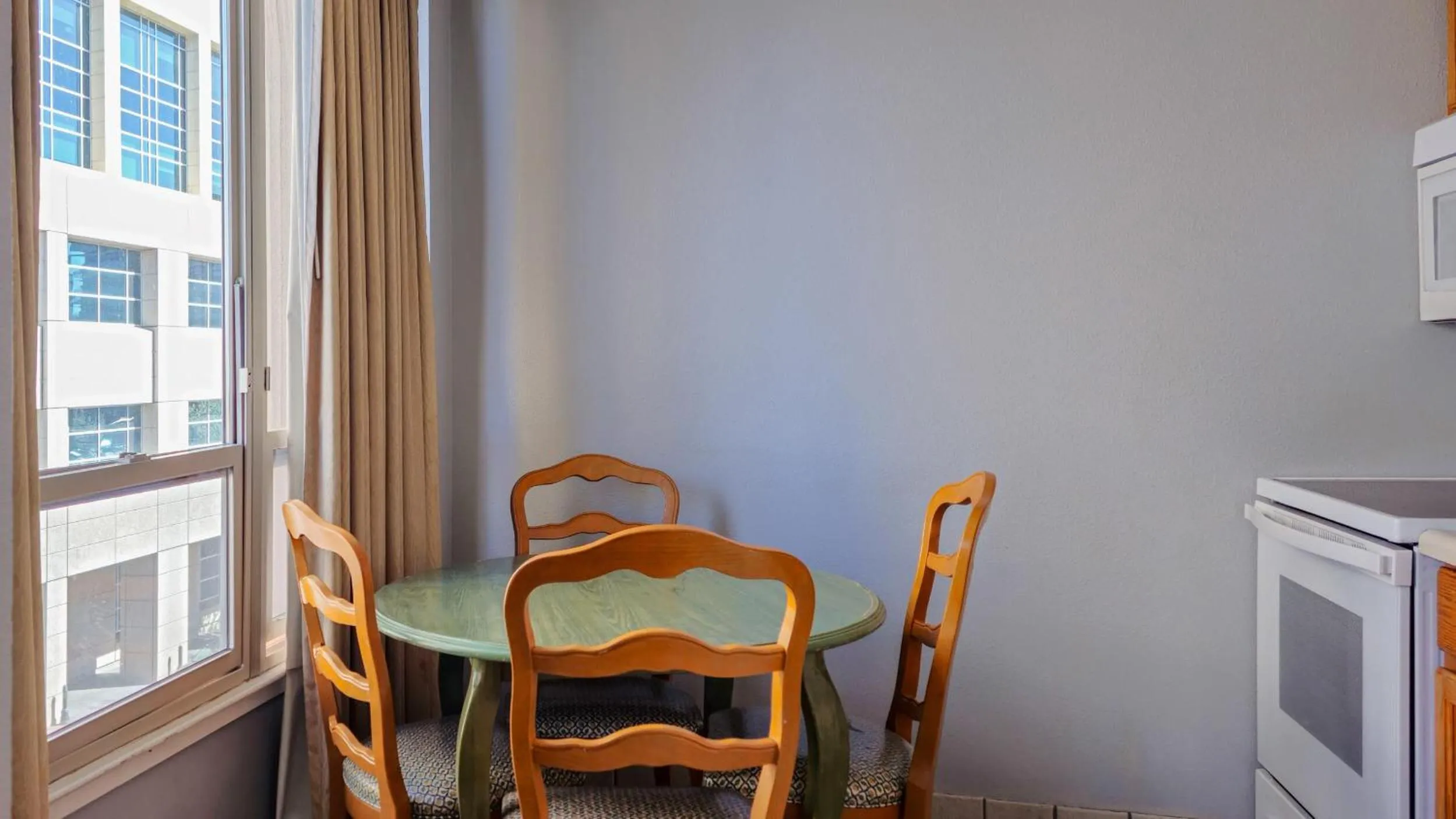 Kitchen or kitchenette in Legacy Vacation Resorts - Reno