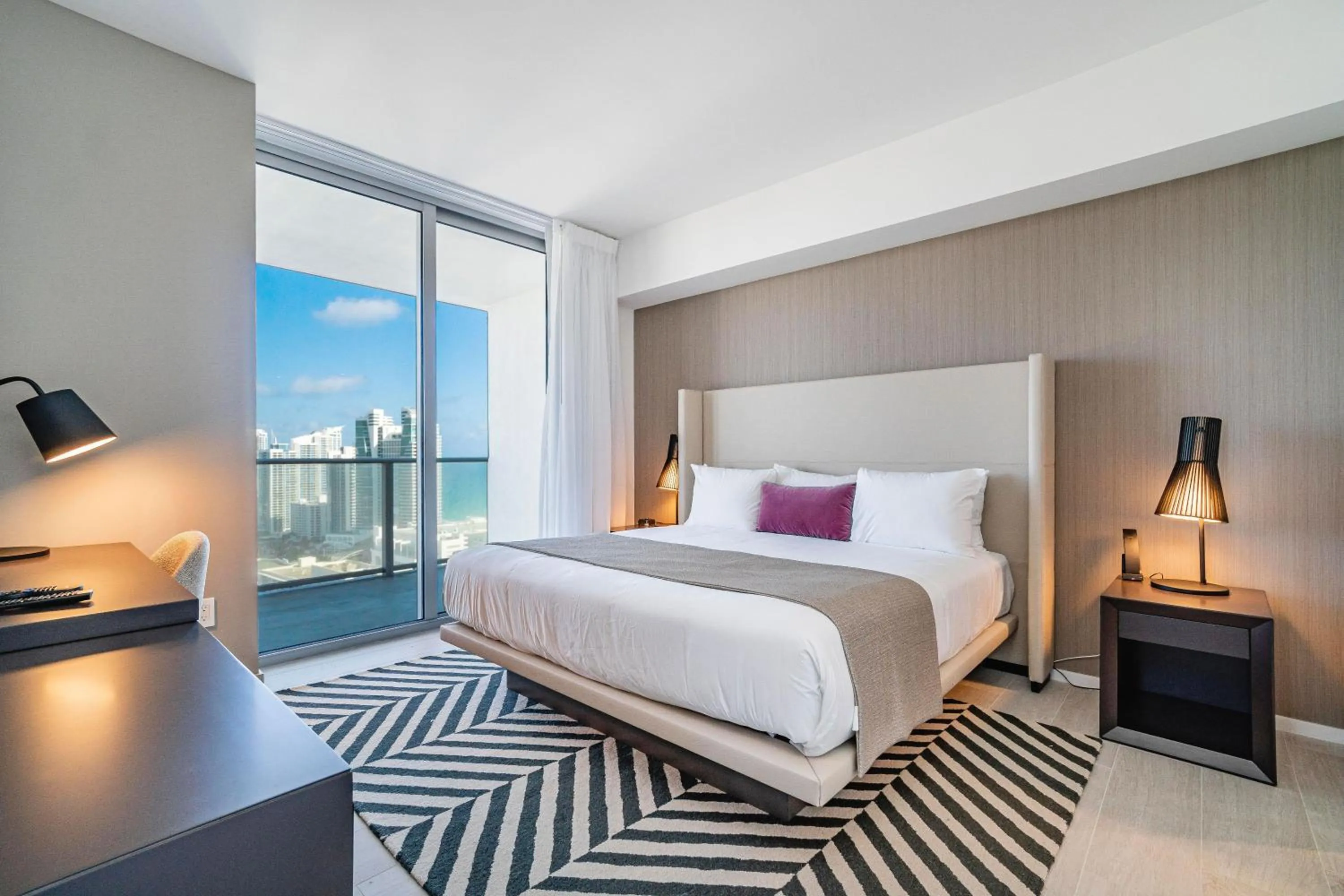 Balcony/Terrace, Bed in Hyde Beach House Hollywood Private Suites