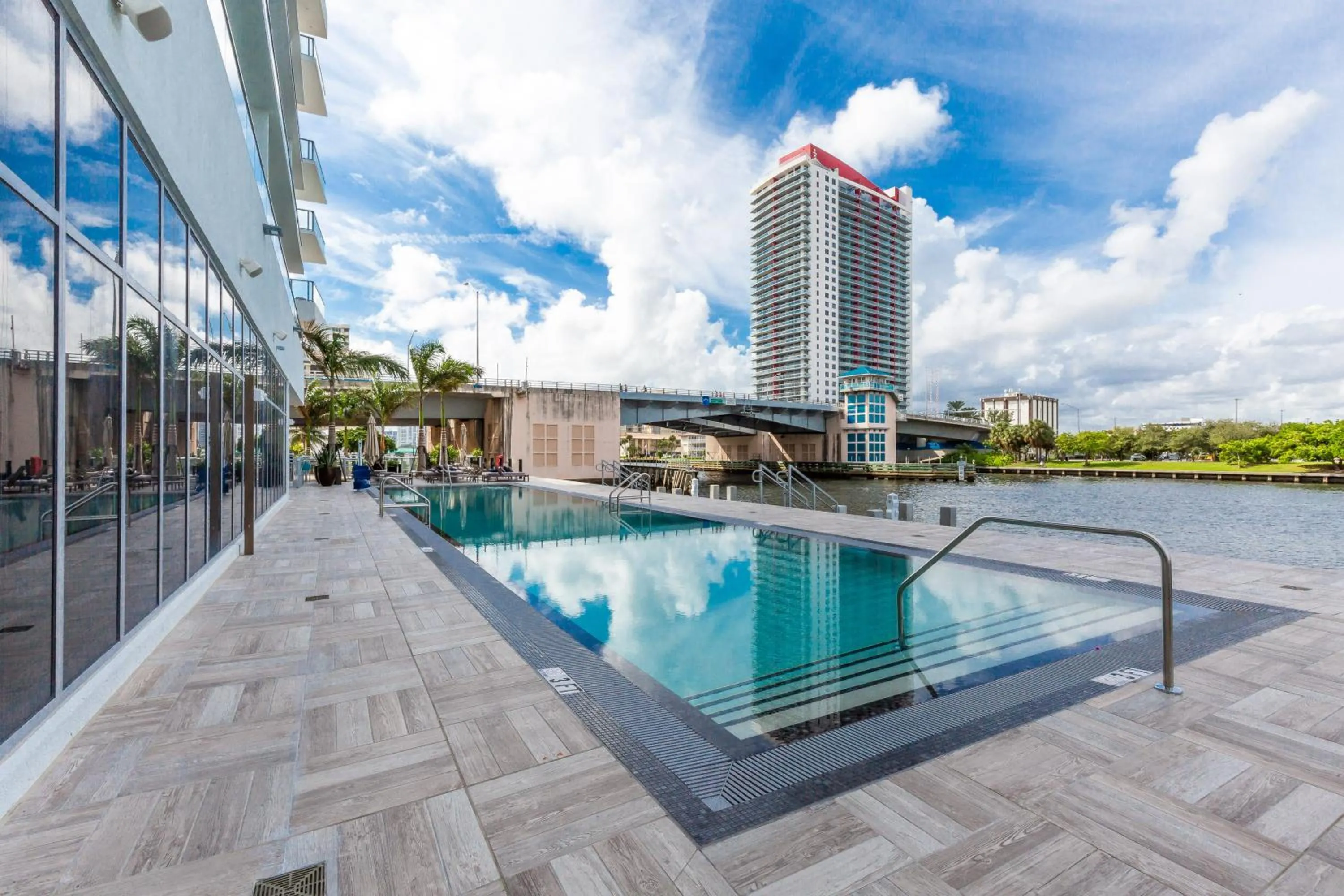 Property building in Hyde Beach House Hollywood Private Suites