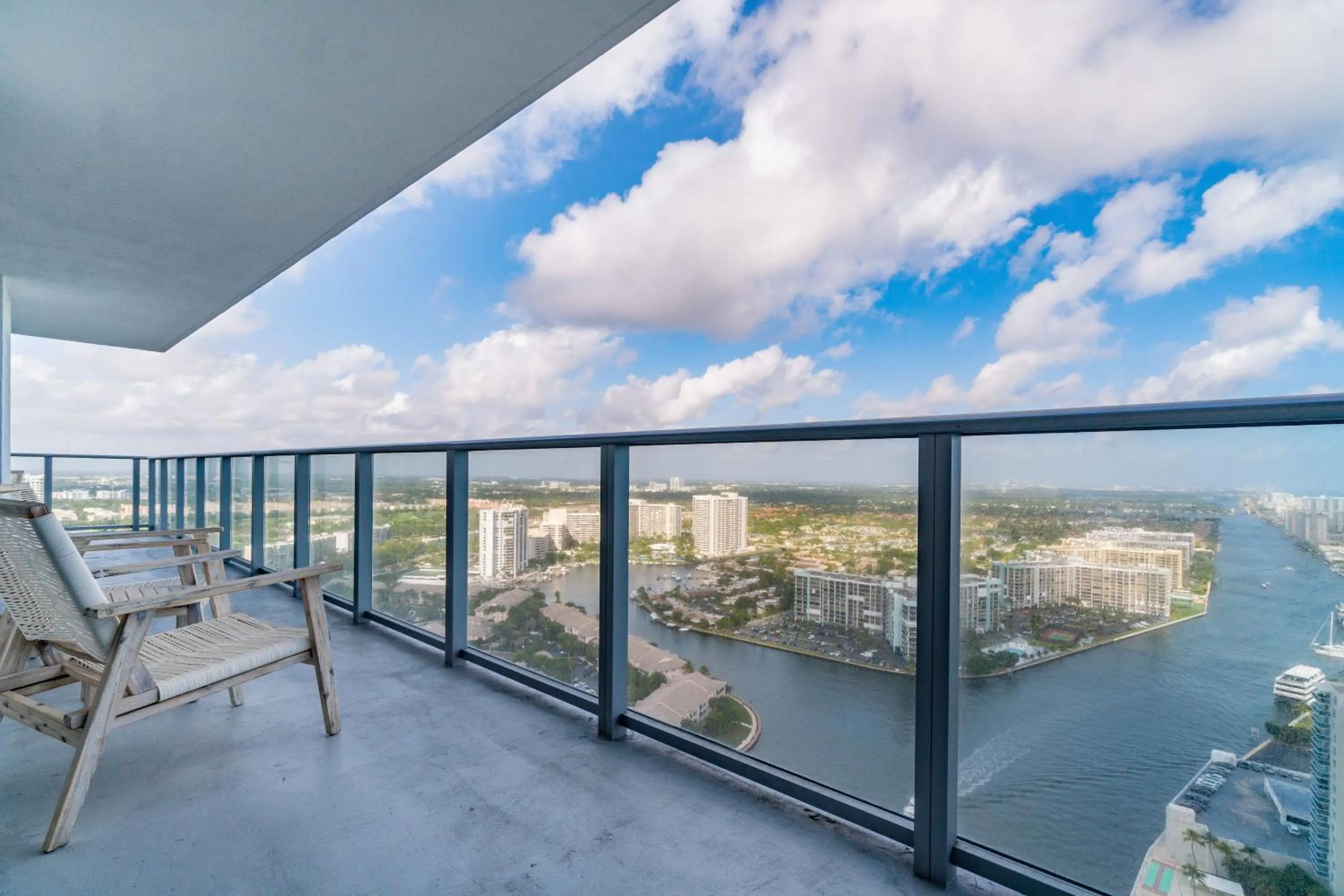 Balcony/Terrace in Hyde Beach House Hollywood Private Suites