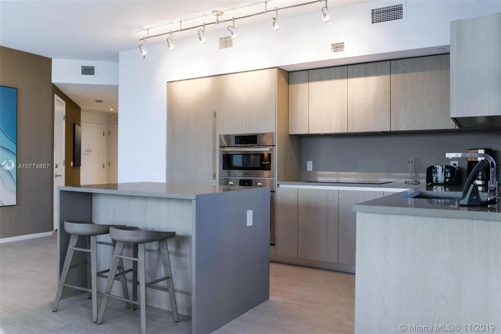 Kitchen or kitchenette in Hyde Beach House Hollywood Private Suites