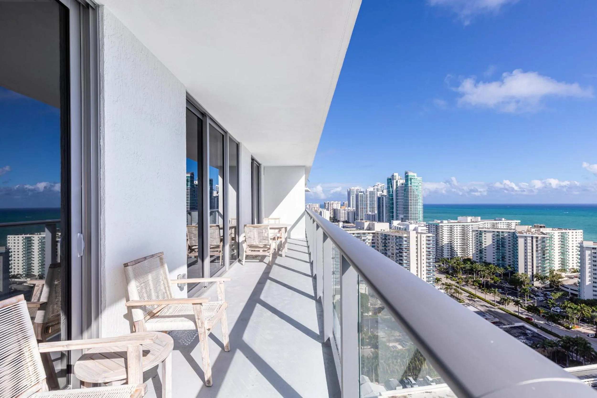 Day in Hyde Beach House Hollywood Private Suites