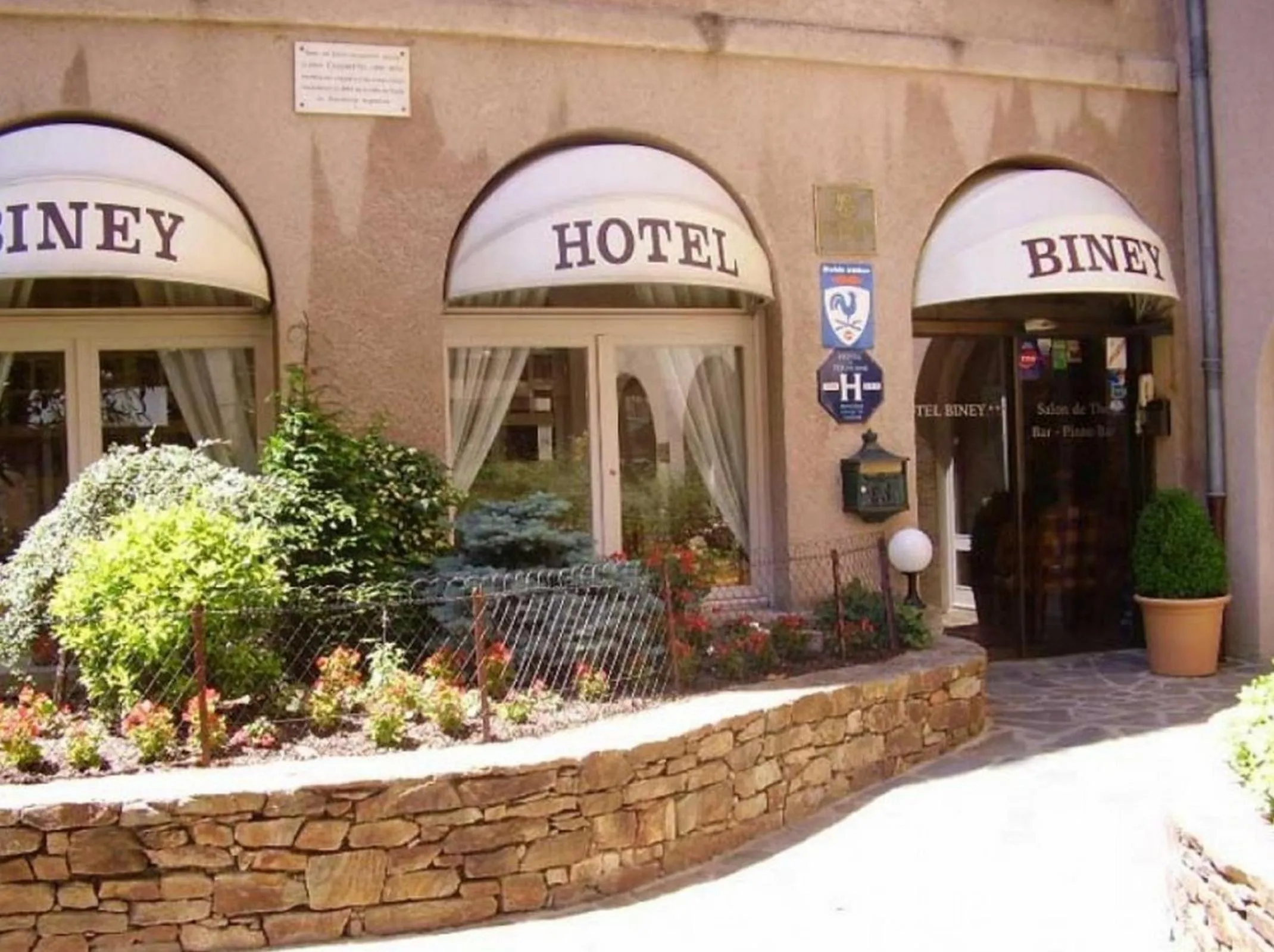 Facade/entrance in Hotel Biney
