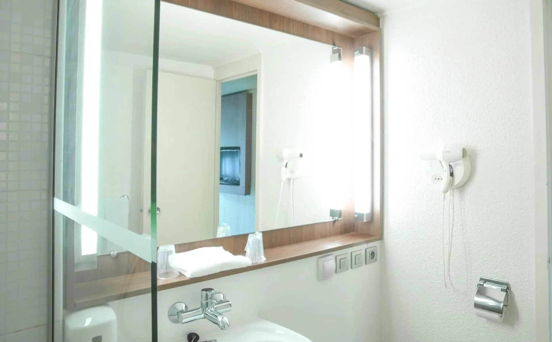 Bathroom in Hôtel Inn Design Resto Novo Nantes Sainte Luce