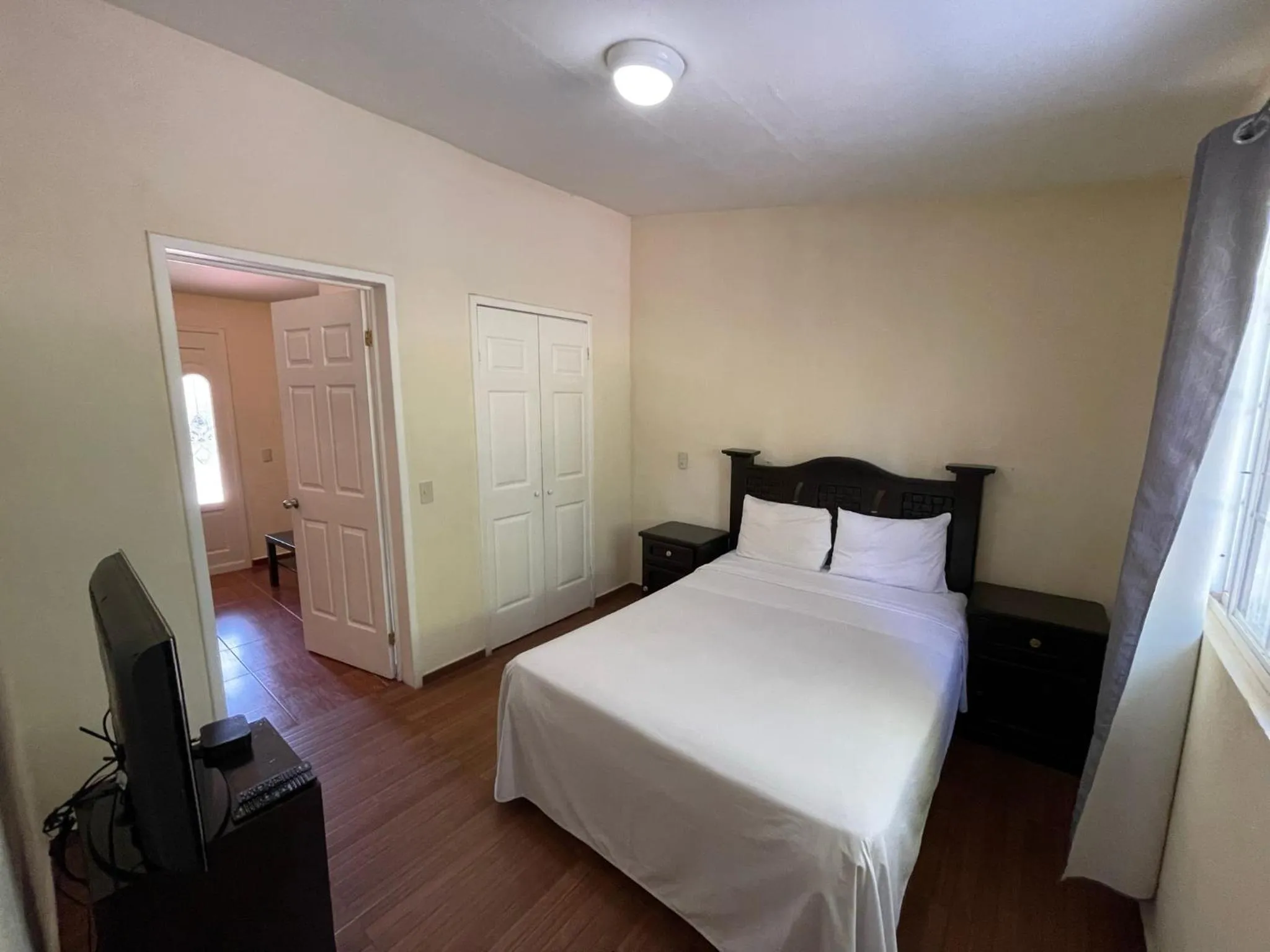 Photo of the whole room, Bed in Real Home by Real del Bosque