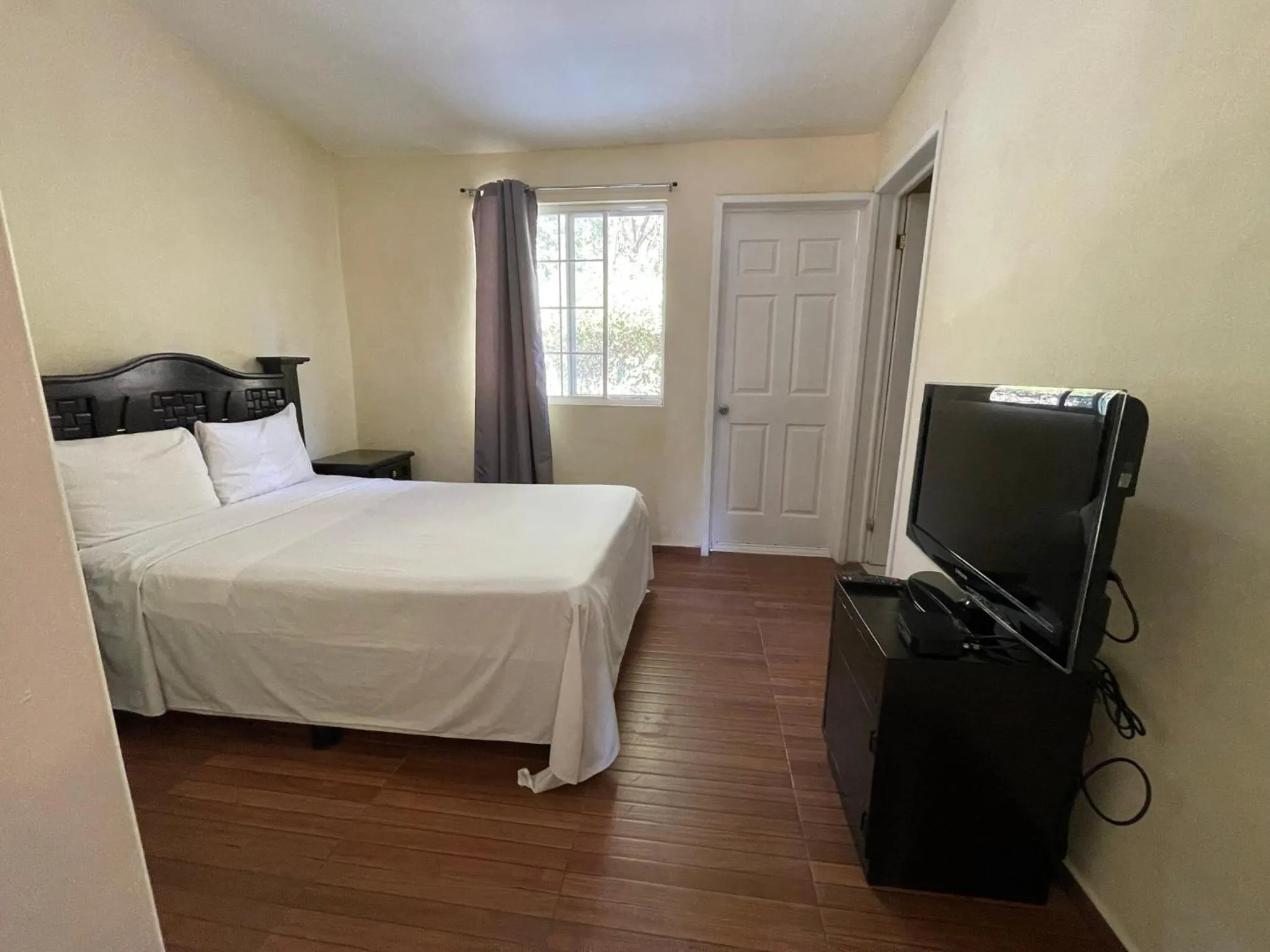 Photo of the whole room, Bed in Real Home by Real del Bosque