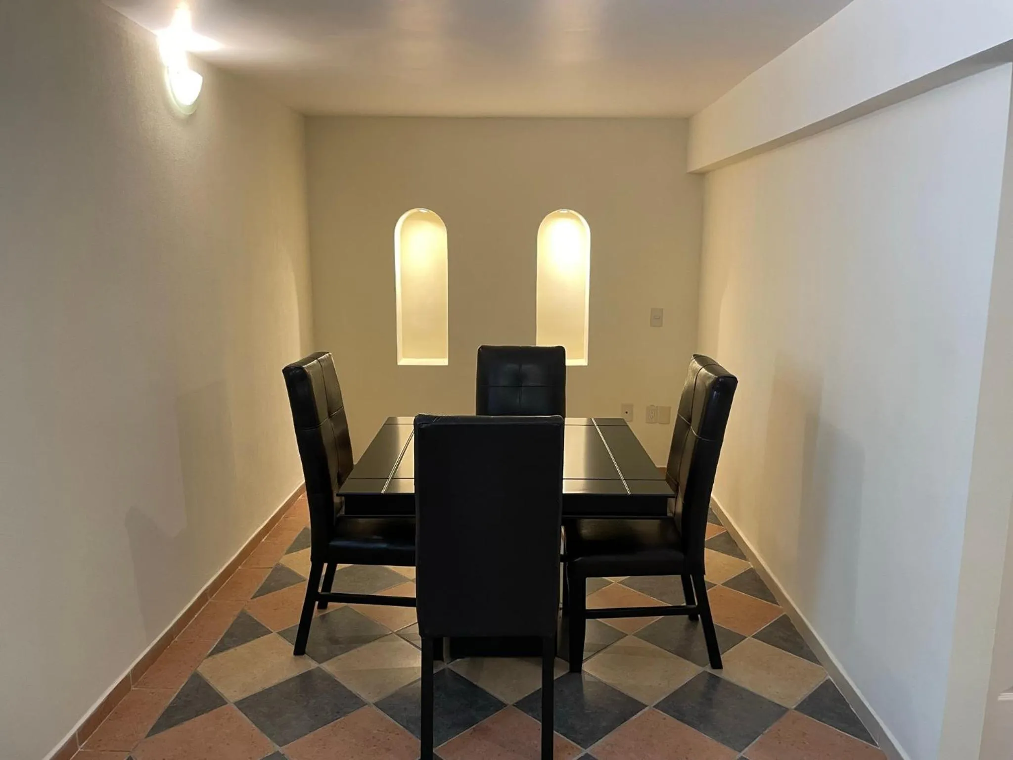 Dining area in Real Home by Real del Bosque