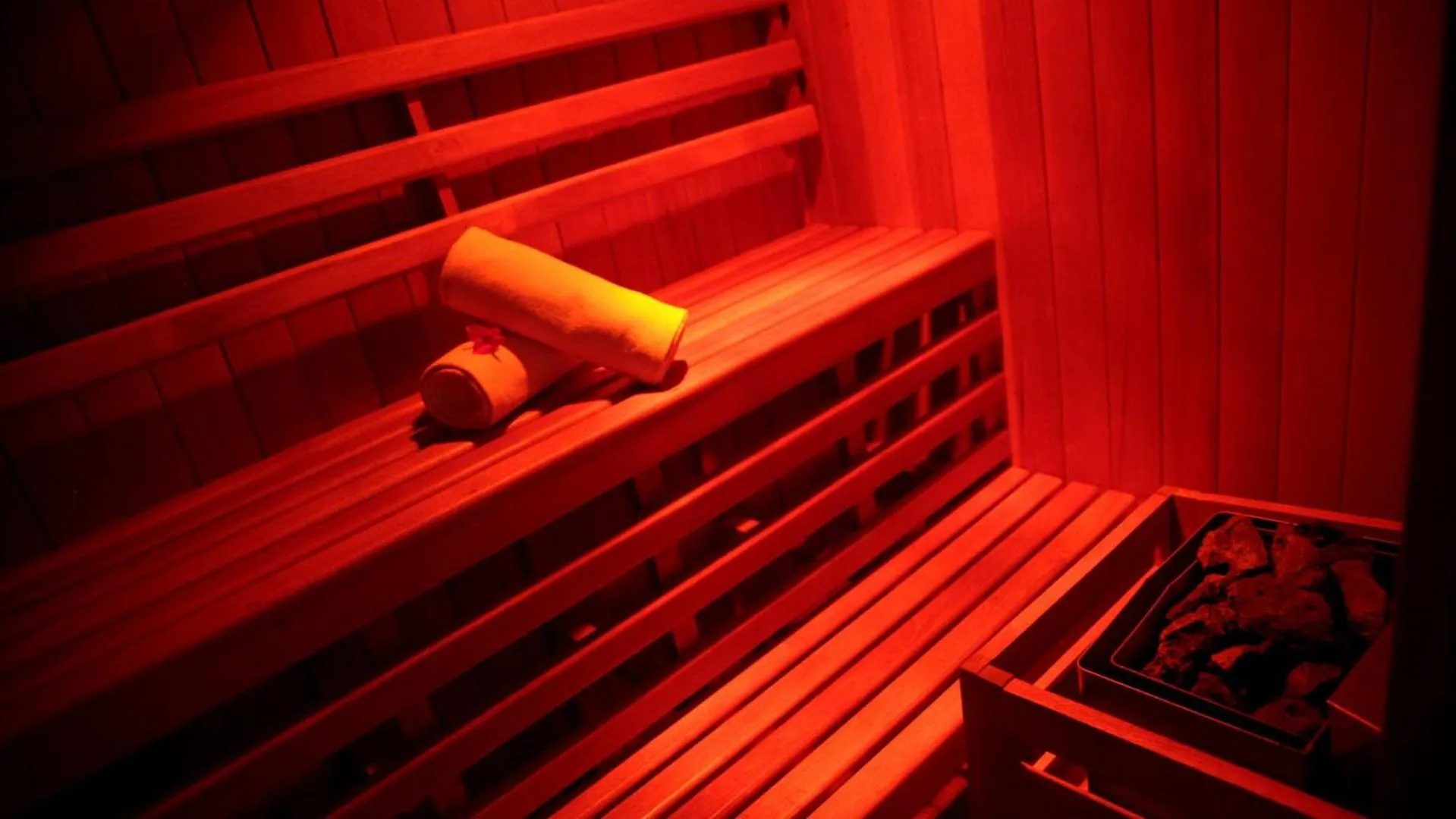 Sauna in Real Home by Real del Bosque