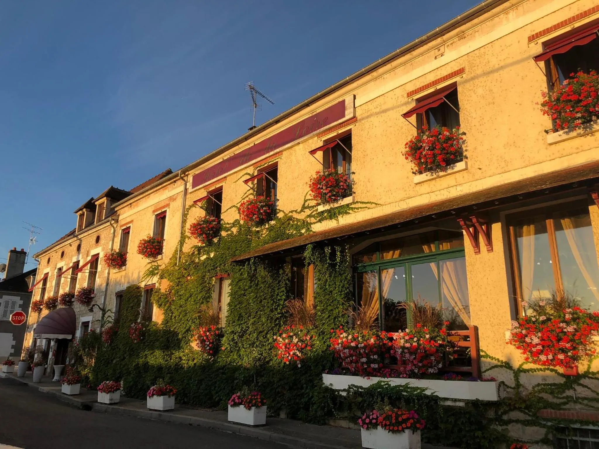 Property building in Hotel De La Loire