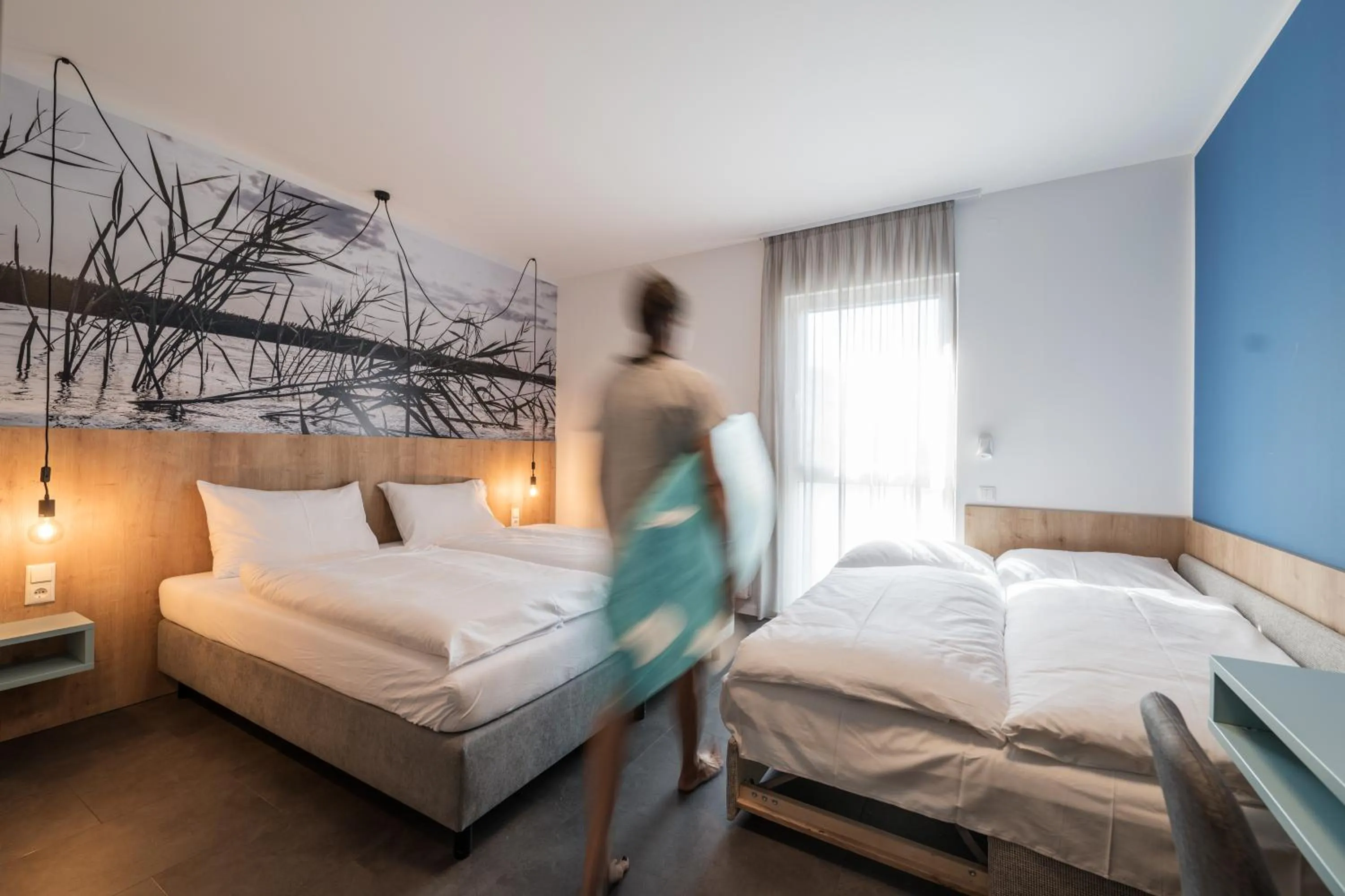 People, Bed in Lakeside77