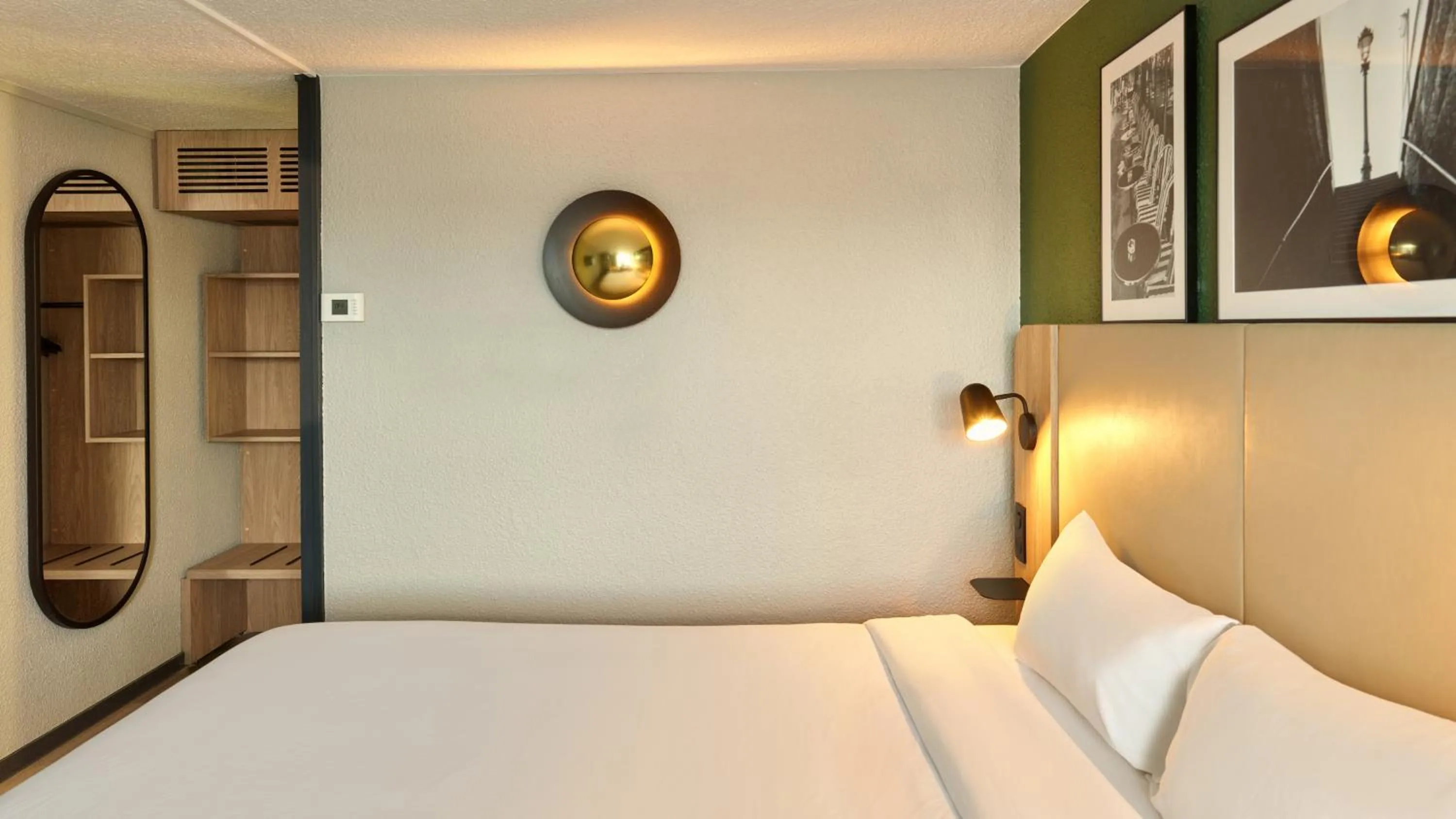 Bed in Campanile Lille Nord Wasquehal