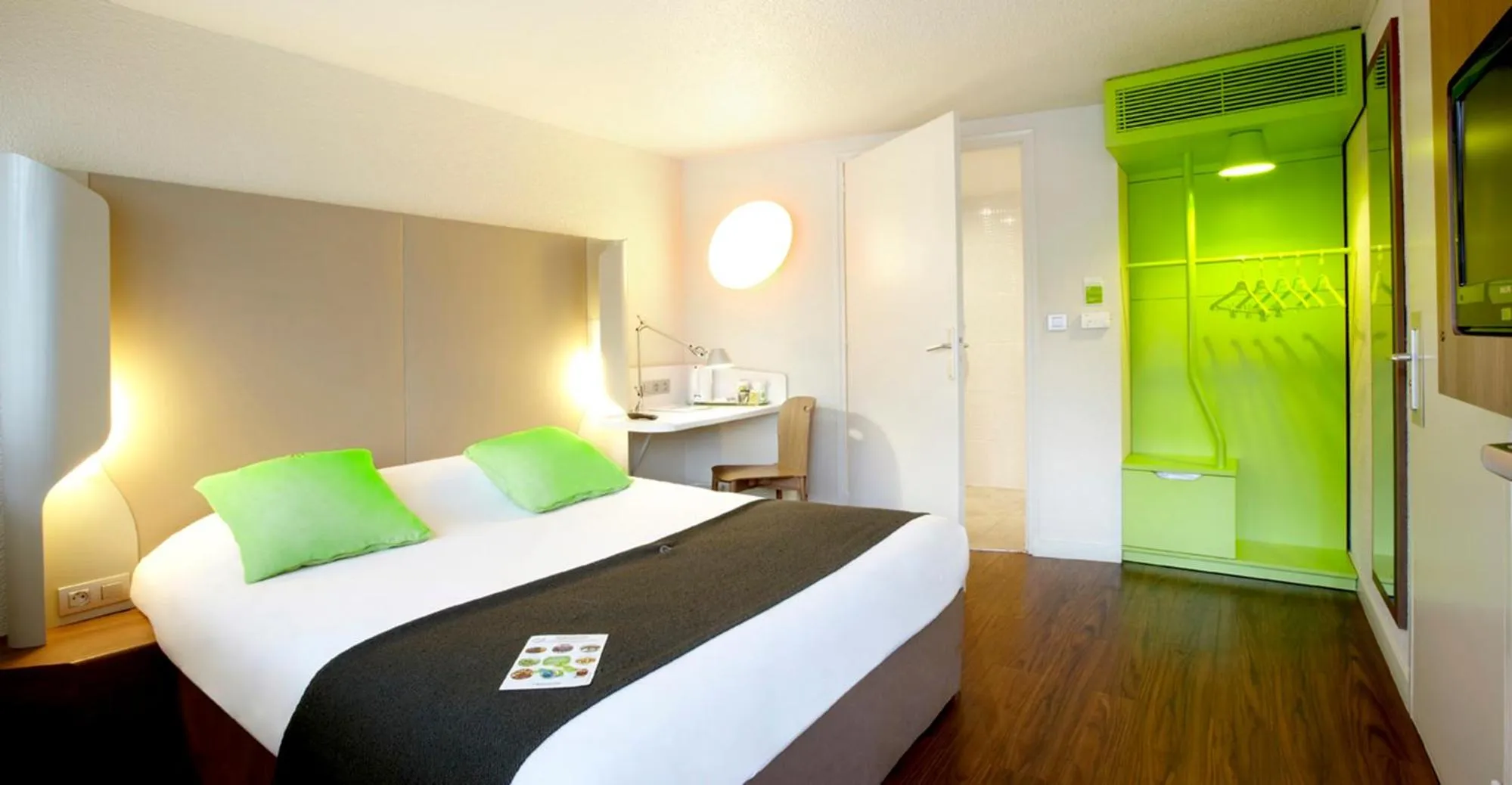 Bed in Campanile Lille Nord Wasquehal