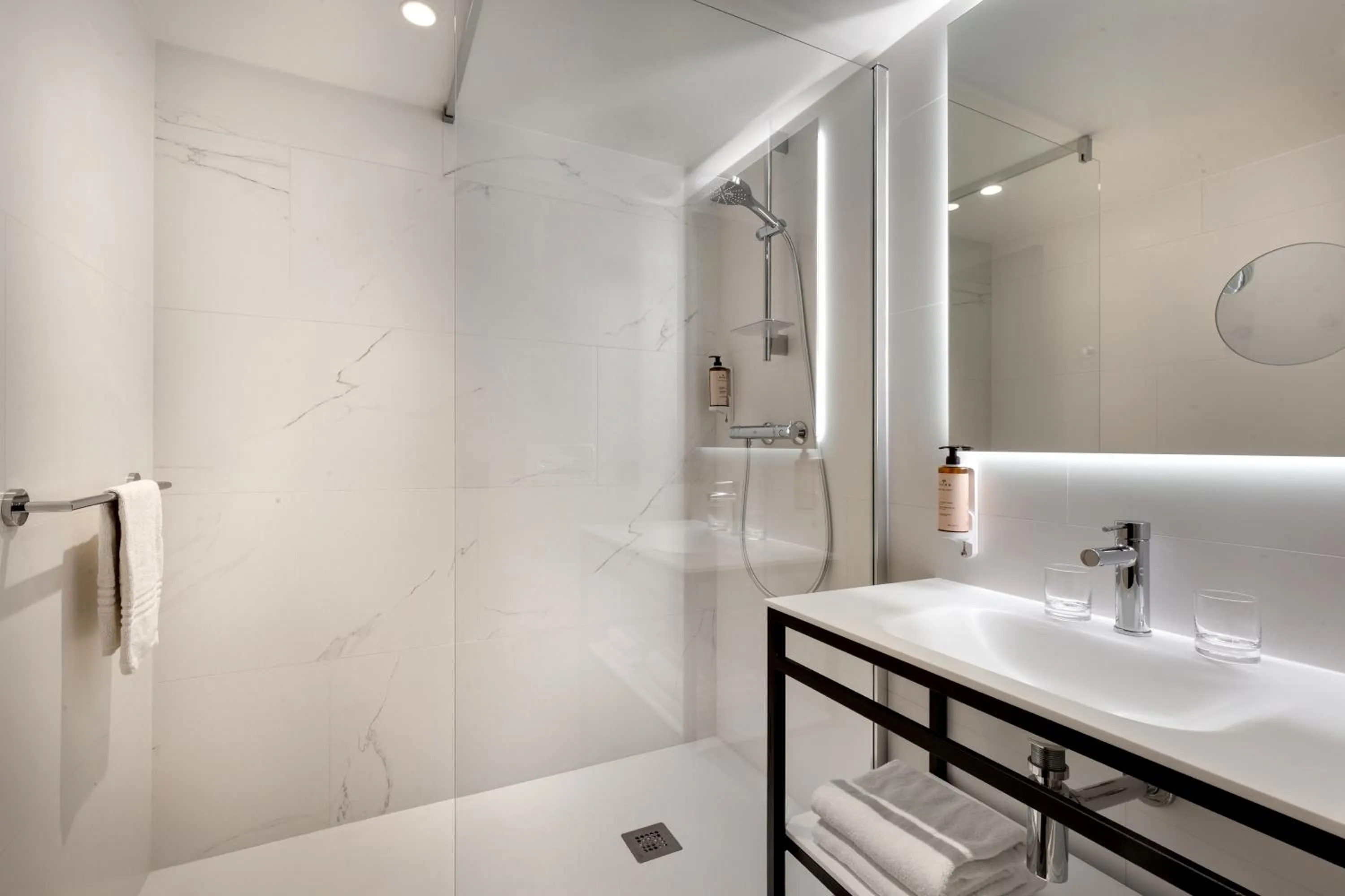 Shower in Mercure Montpellier Centre Antigone