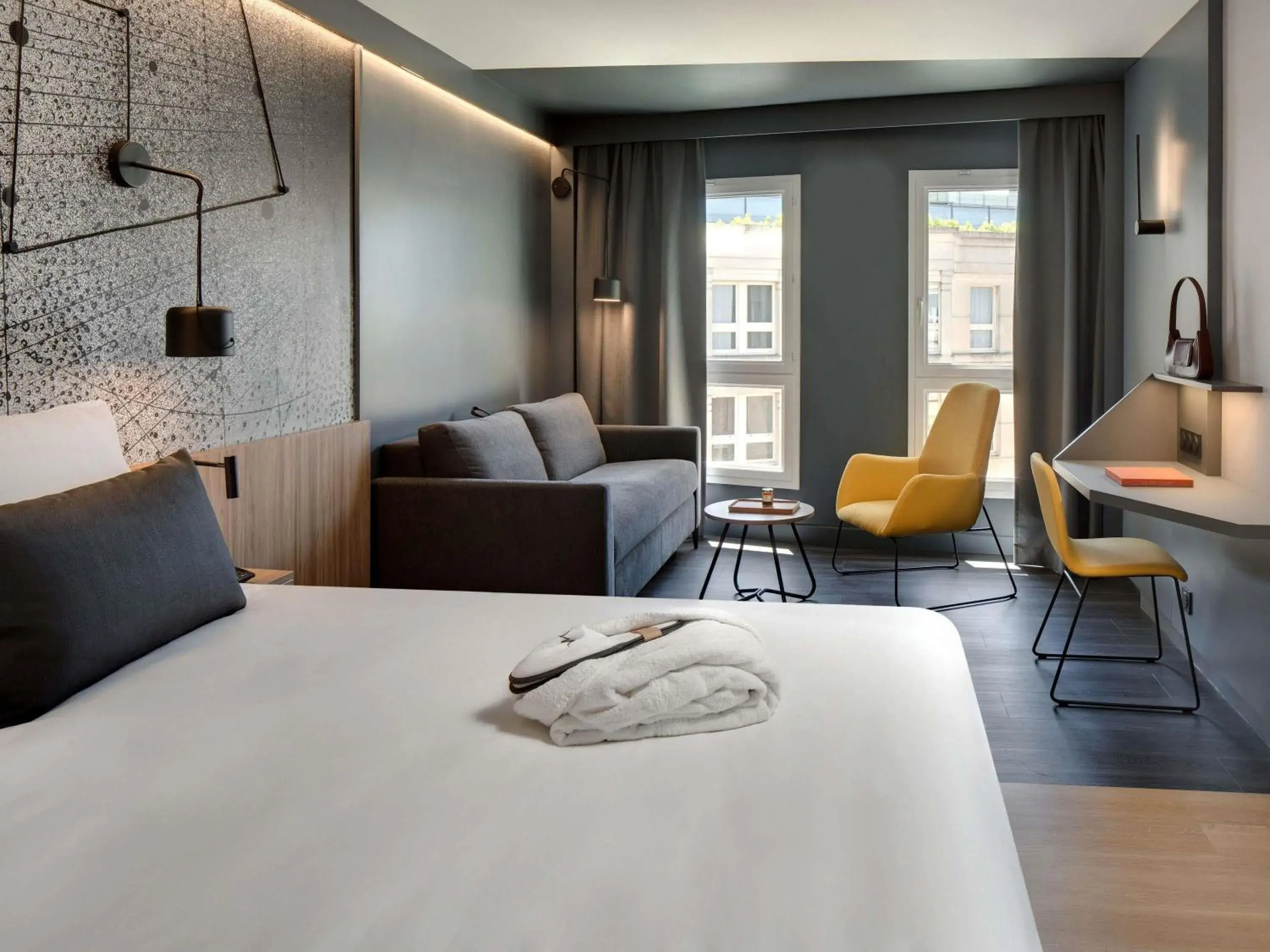 Privilege Room No Smoking with 1 double bed and sofa in Mercure Montpellier Centre Antigone Privilege Room No Smoking with 1 double bed and sofa in Mercure Montpellier Centre Antigone