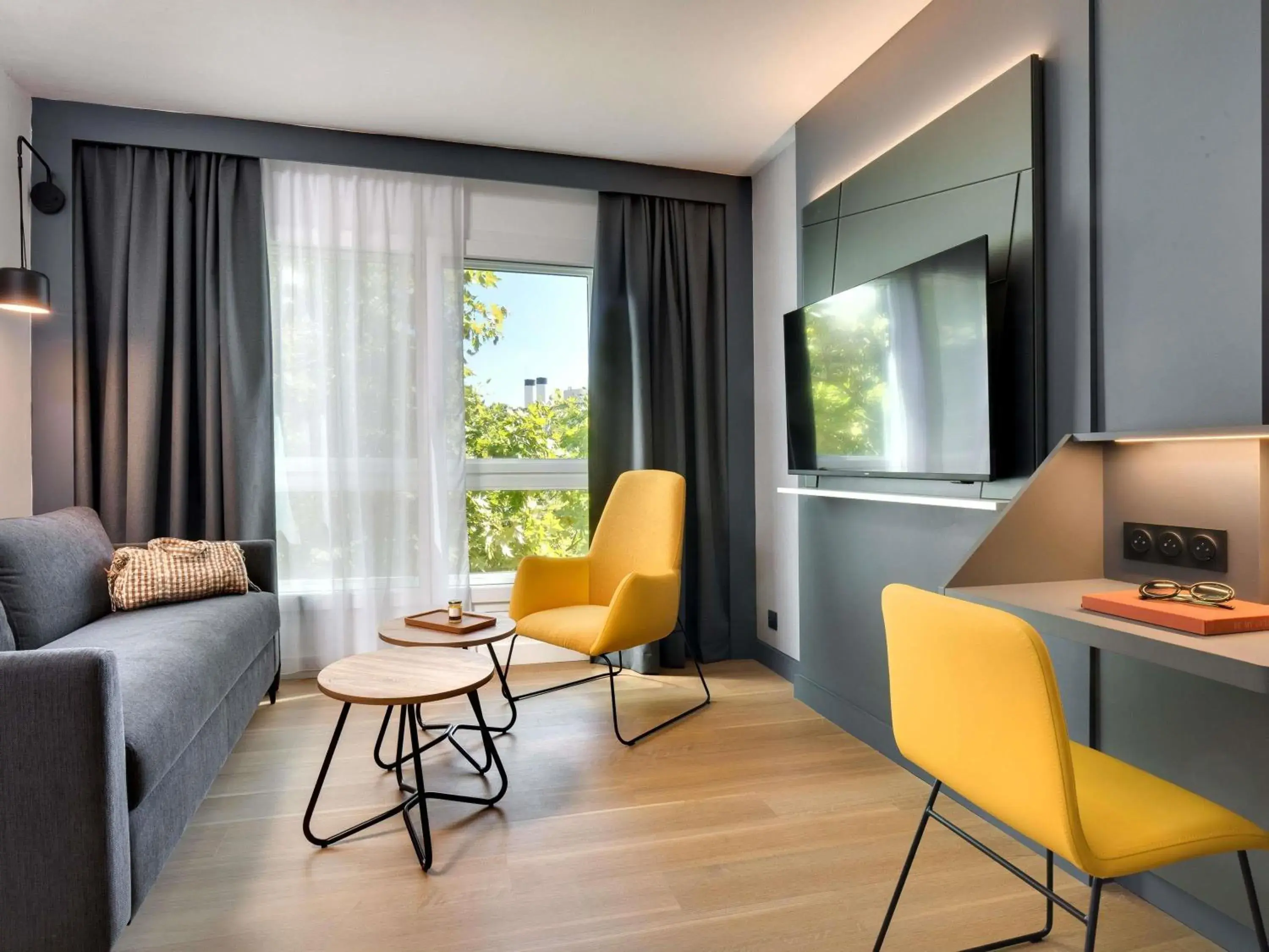 Privilege Suite with 1 Double Bed and Sofa - Â Non Smoking in Mercure Montpellier Centre Antigone Privilege Suite with 1 Double Bed and Sofa - Â Non Smoking in Mercure Montpellier Centre Antigone