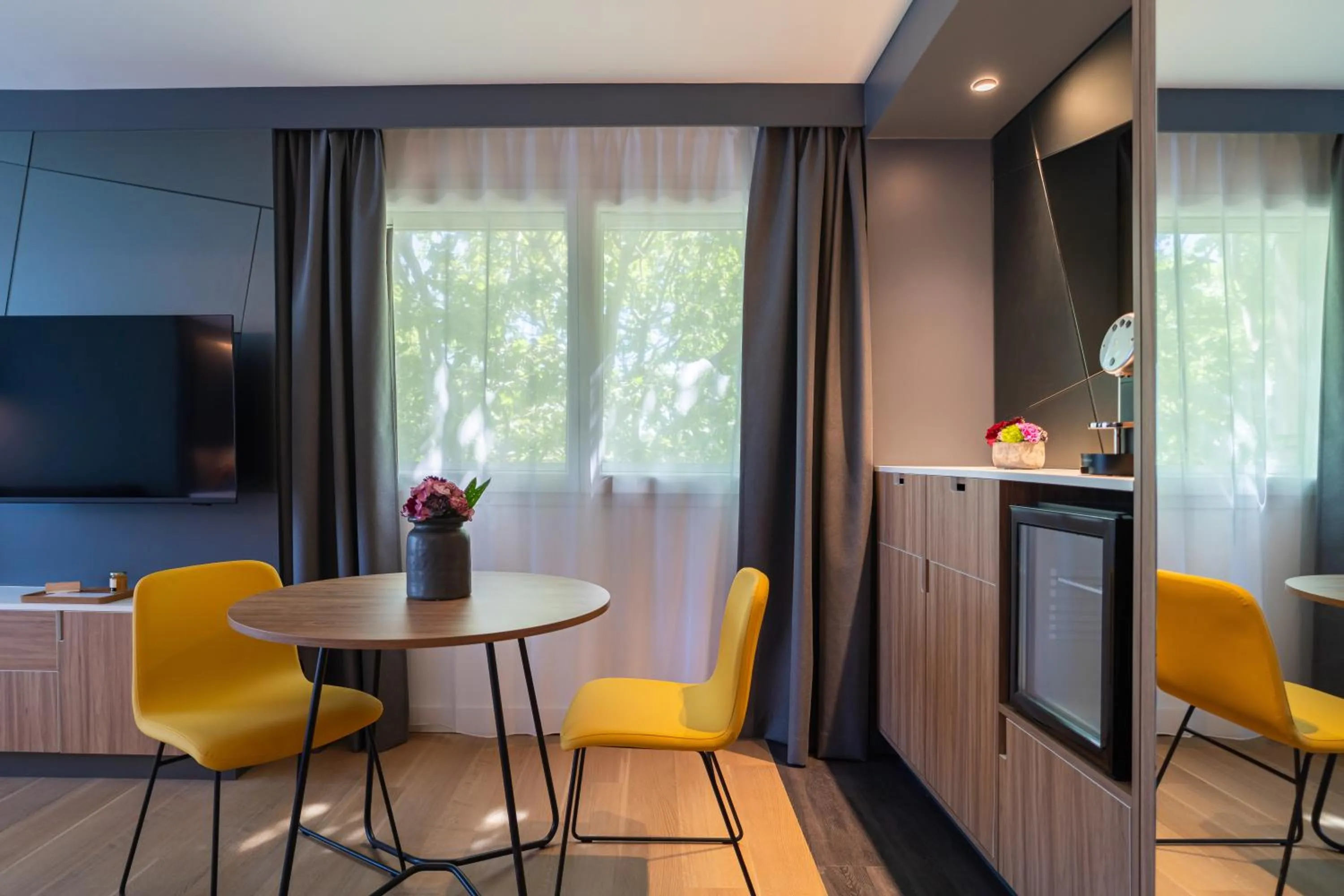 Seating area in Mercure Montpellier Centre Antigone