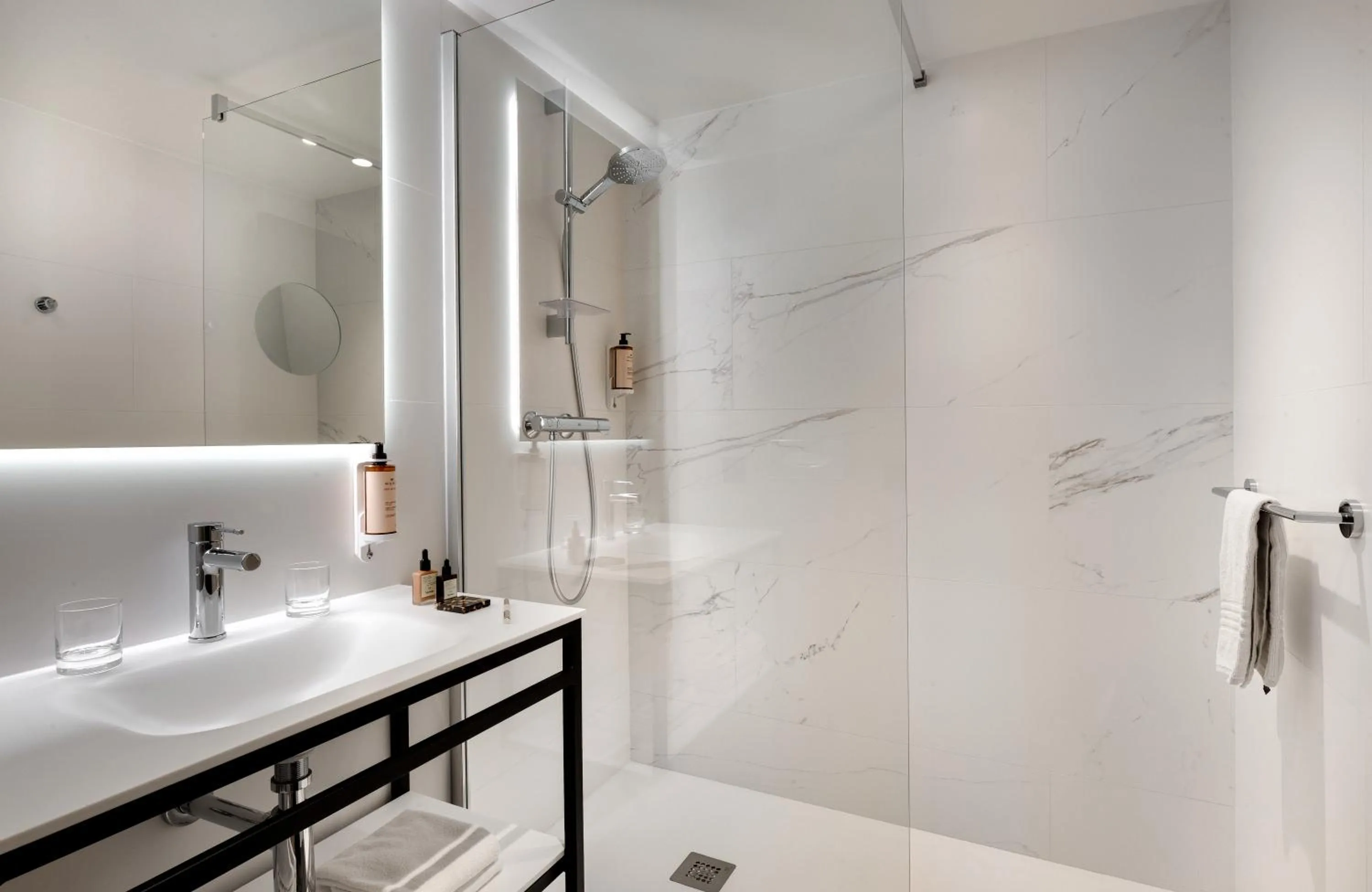 Shower in Mercure Montpellier Centre Antigone