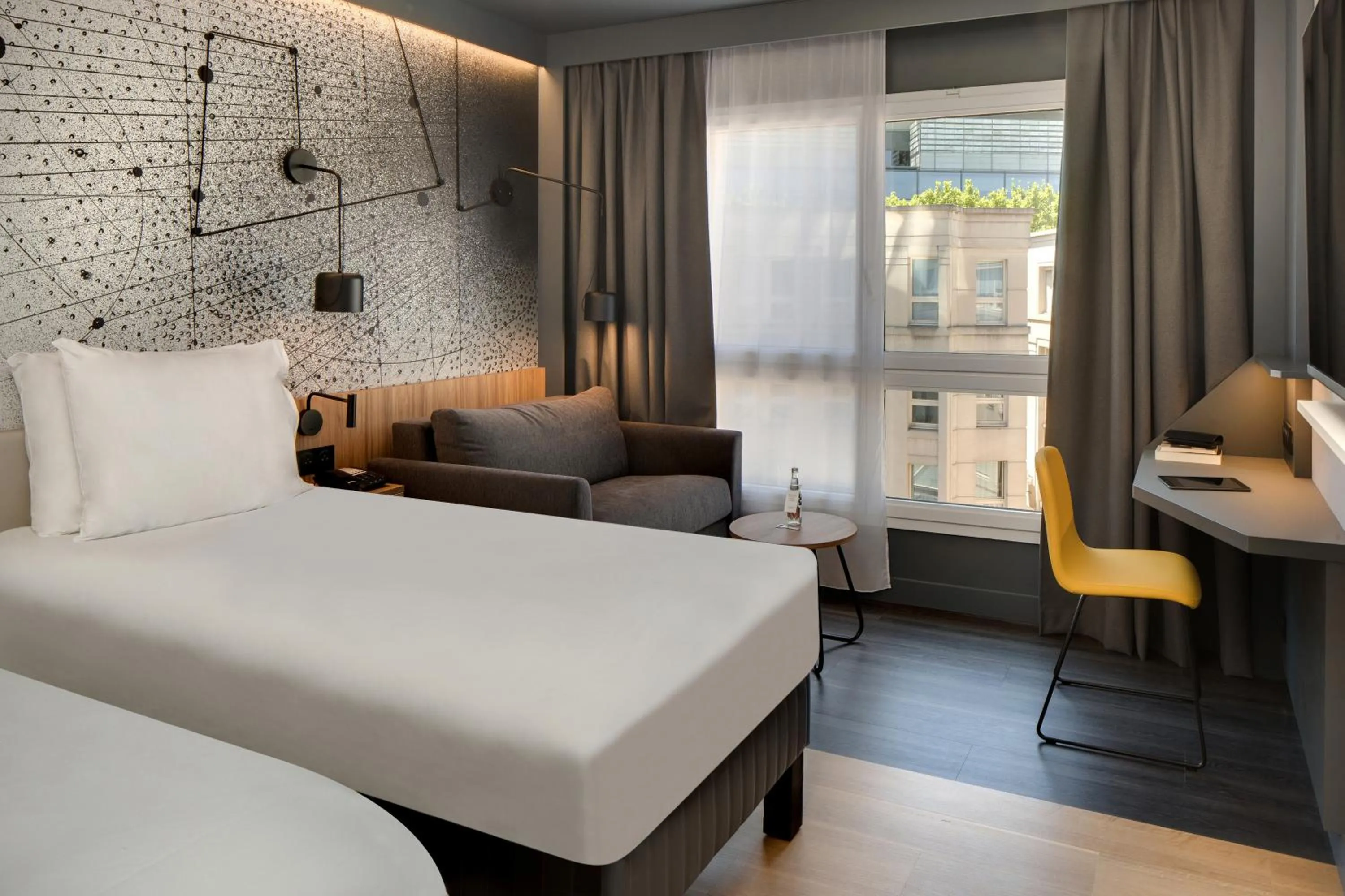 Photo of the whole room, Bed in Mercure Montpellier Centre Antigone