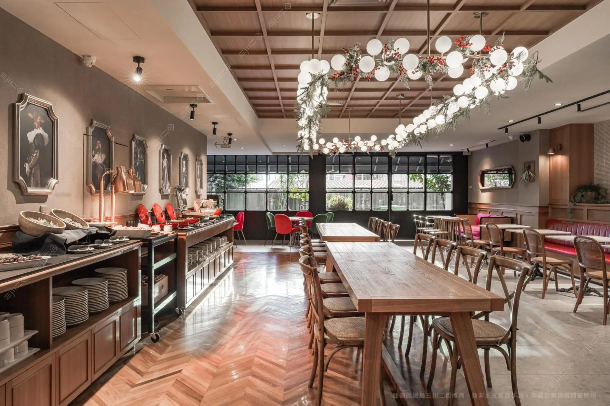 Restaurant/places to eat in River inn Station