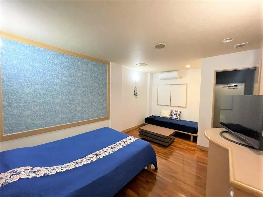 Photo of the whole room, Bed in Hotel bin