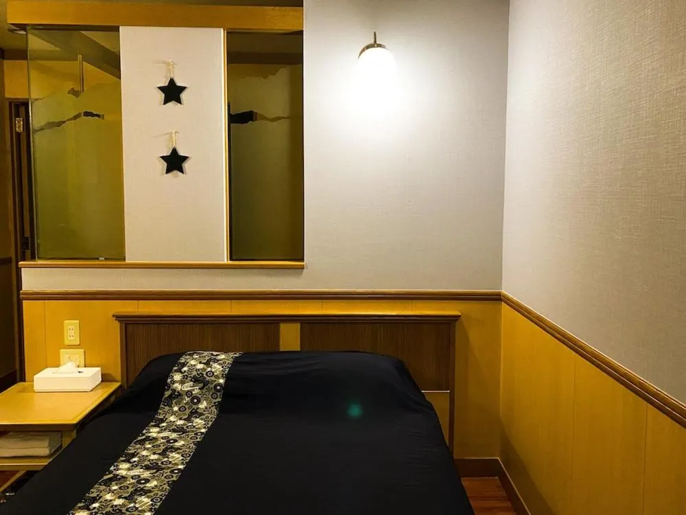 Photo of the whole room, Bed in Hotel bin