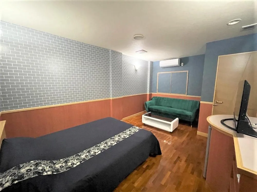 Photo of the whole room, Bed in Hotel bin