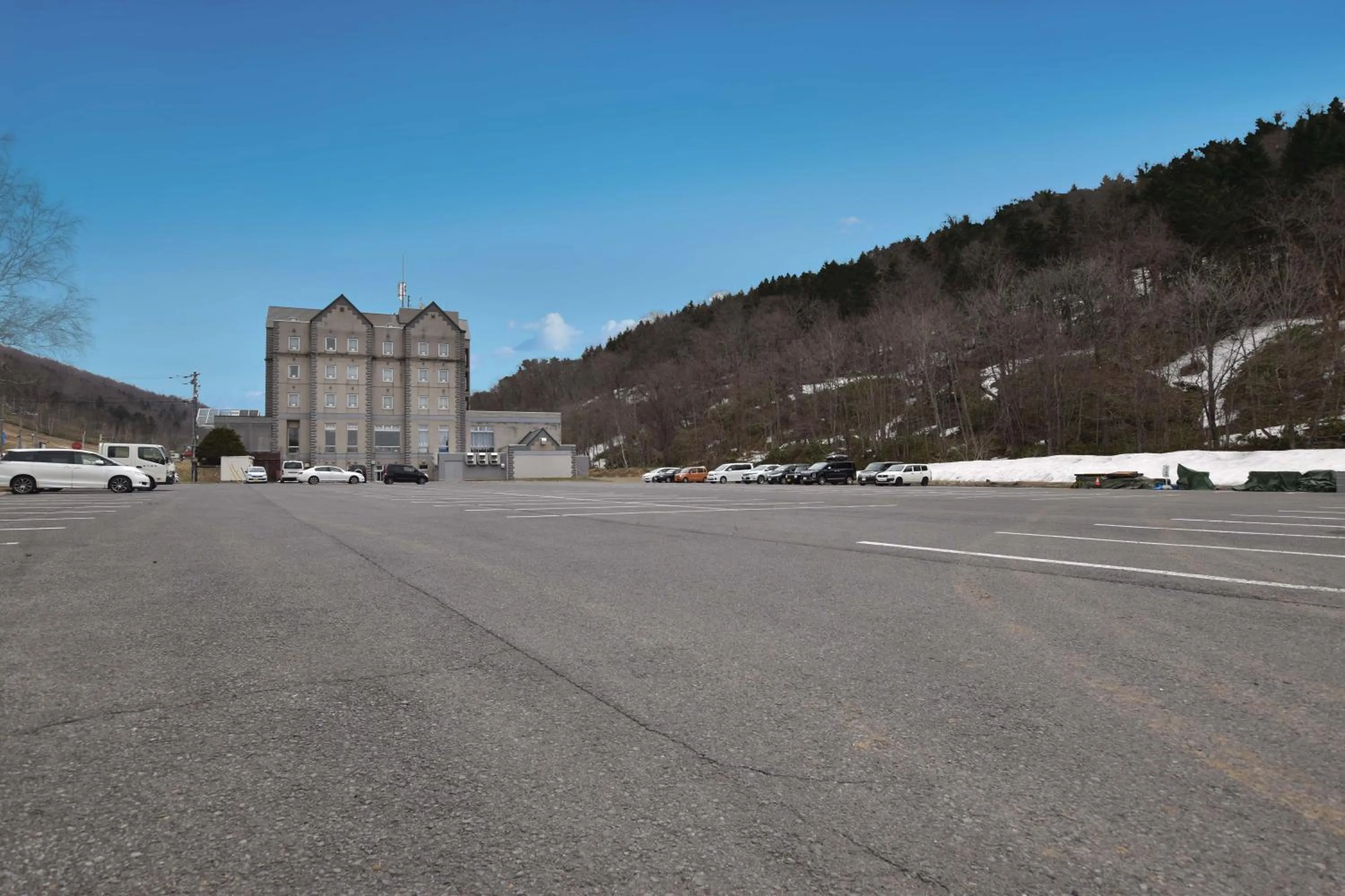 Parking in Nayoro Onsen Sunpillar