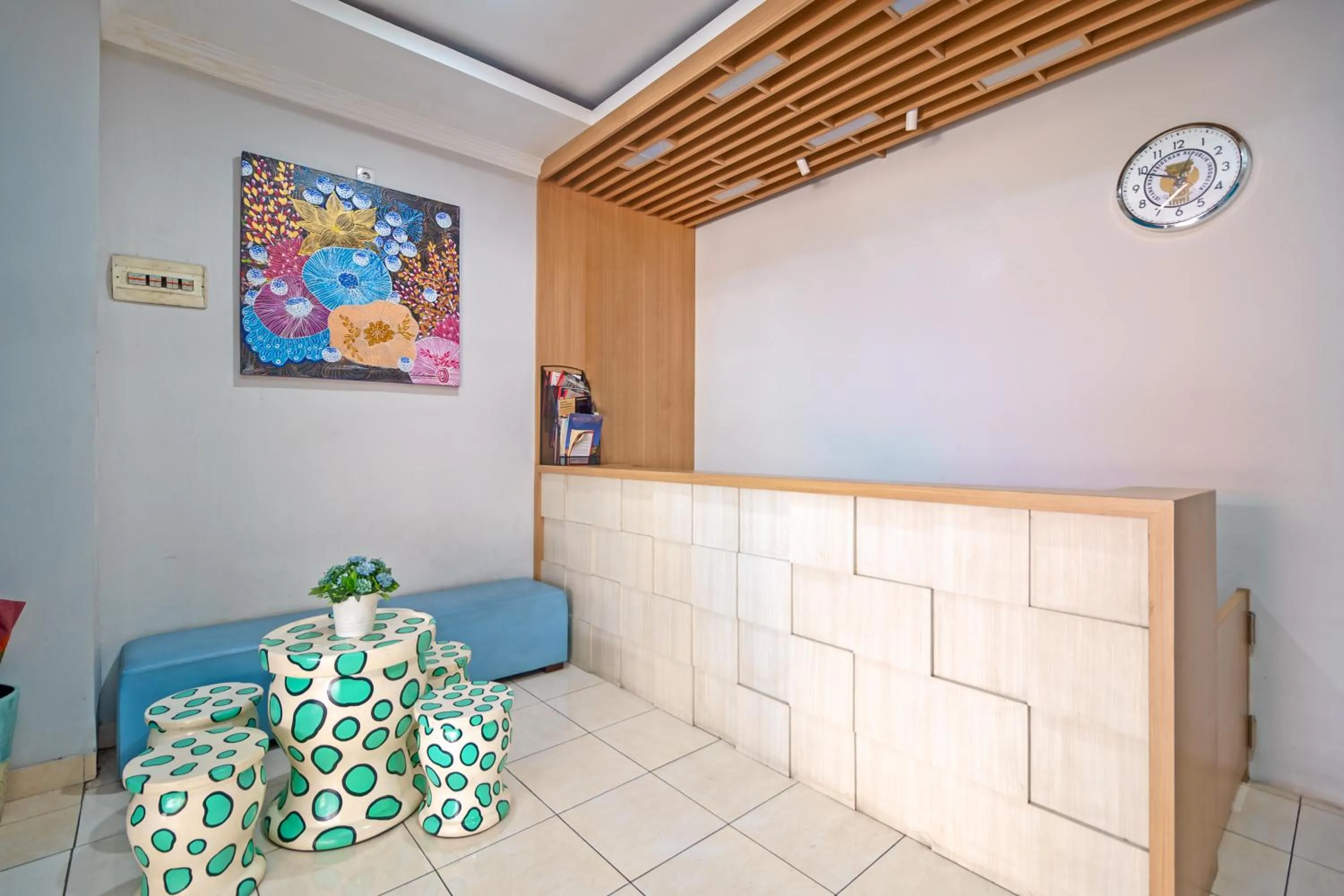 Lobby or reception in RedDoorz Syariah @ Cinere Depok