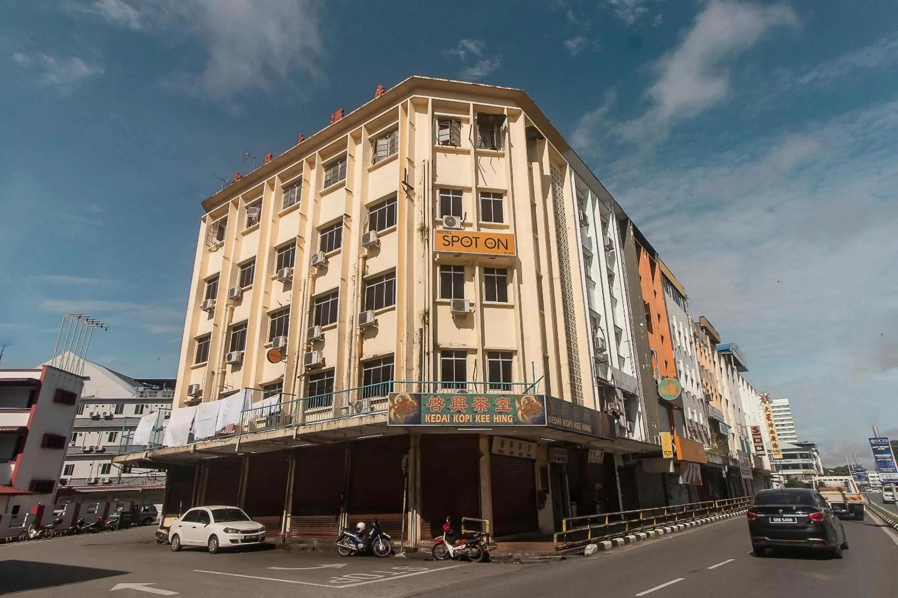 Facade/entrance in OYO 89706 To-day Hotel