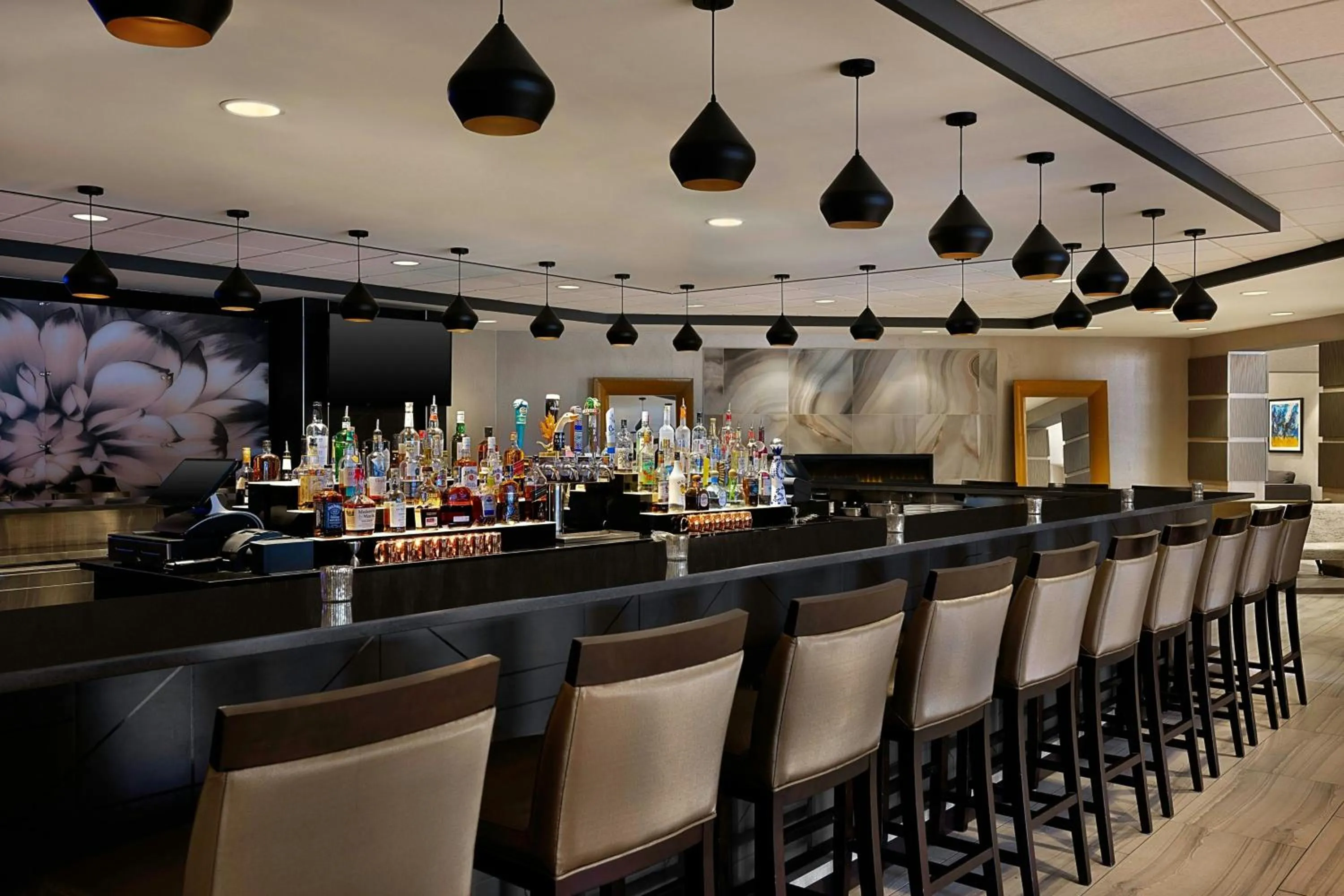 Lounge or bar in Delta Hotels by Marriott Somerset