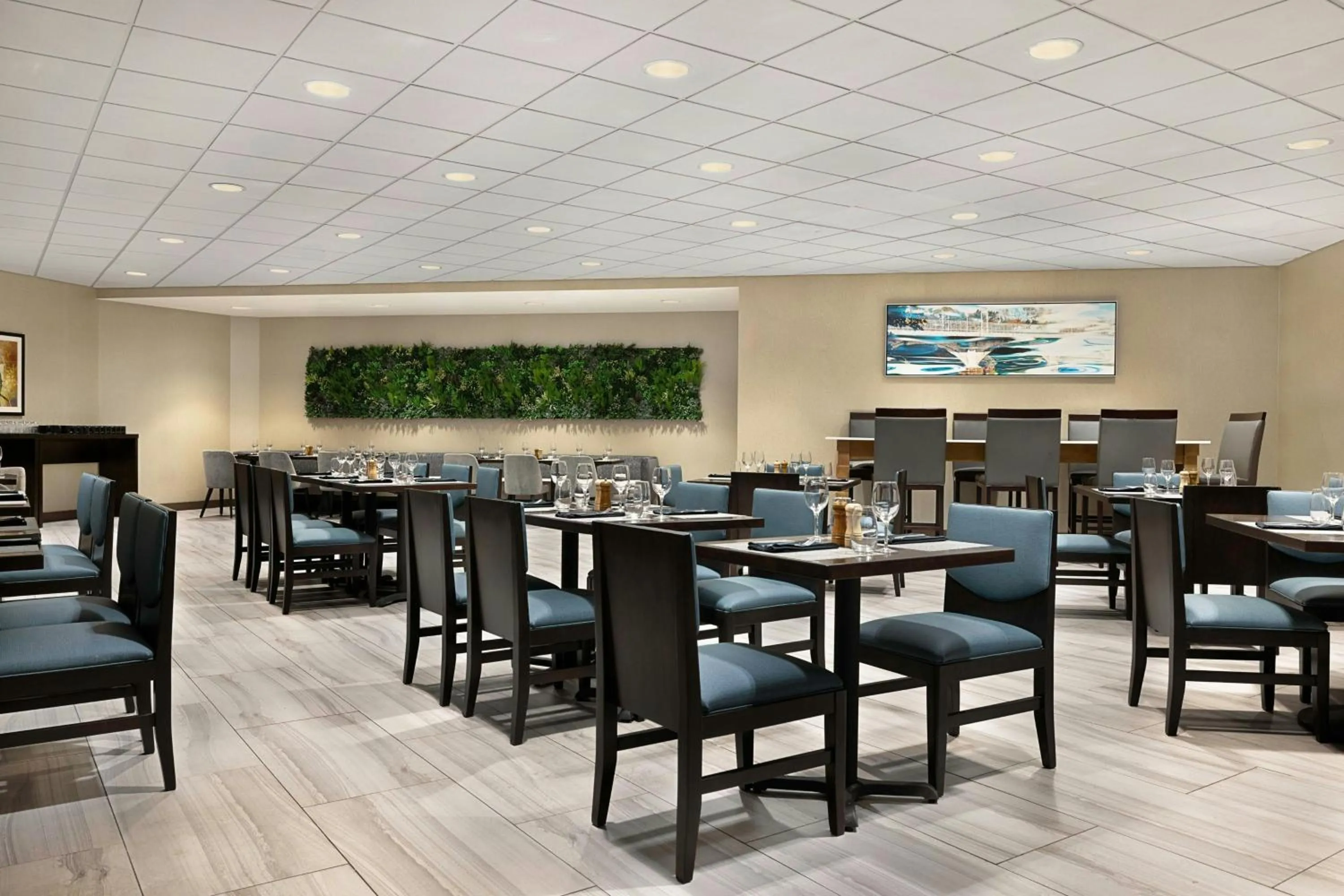 Restaurant/places to eat in Delta Hotels by Marriott Somerset