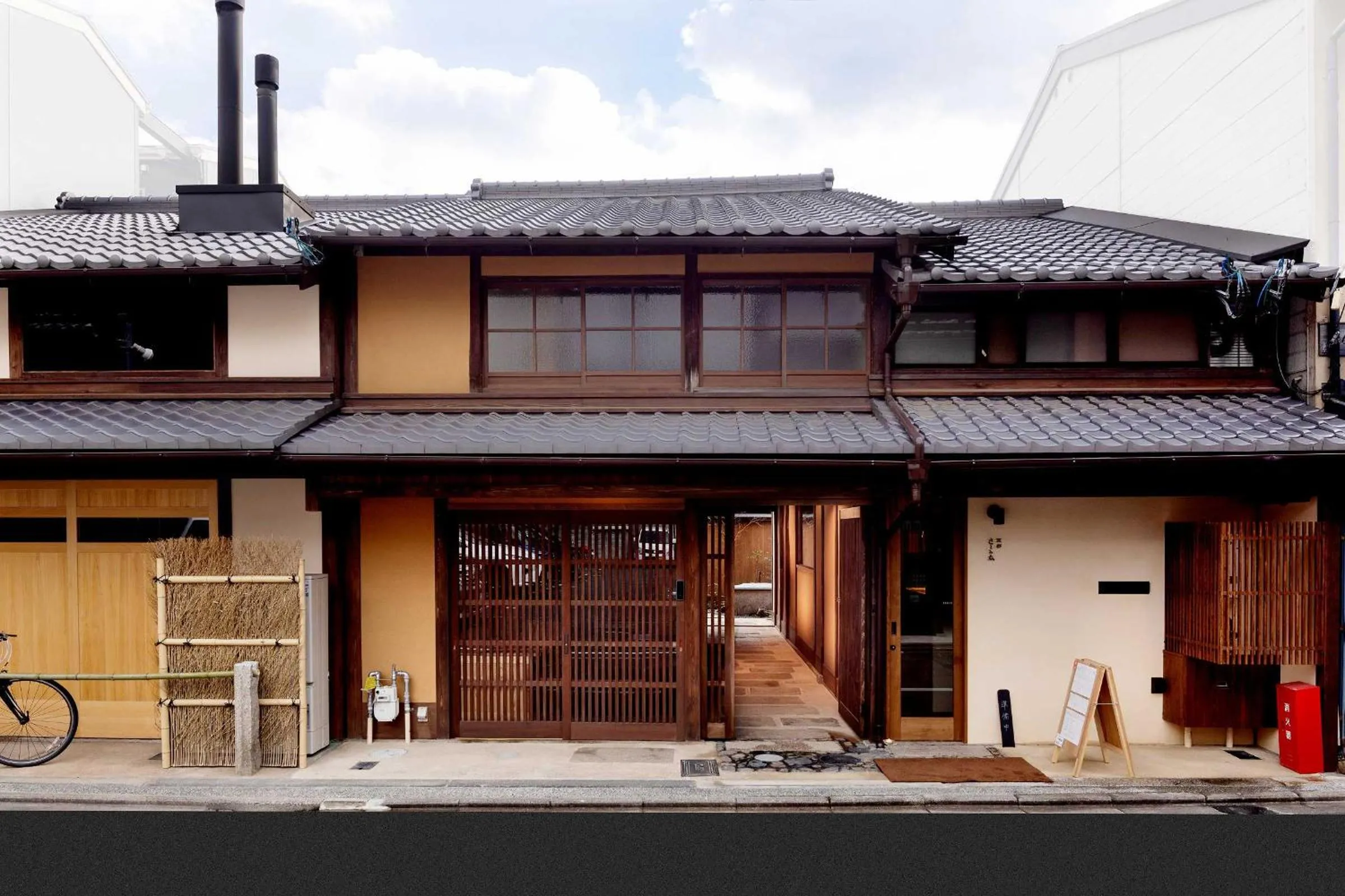 Property building in Kanade Matsubaragokomachi-Momijittei