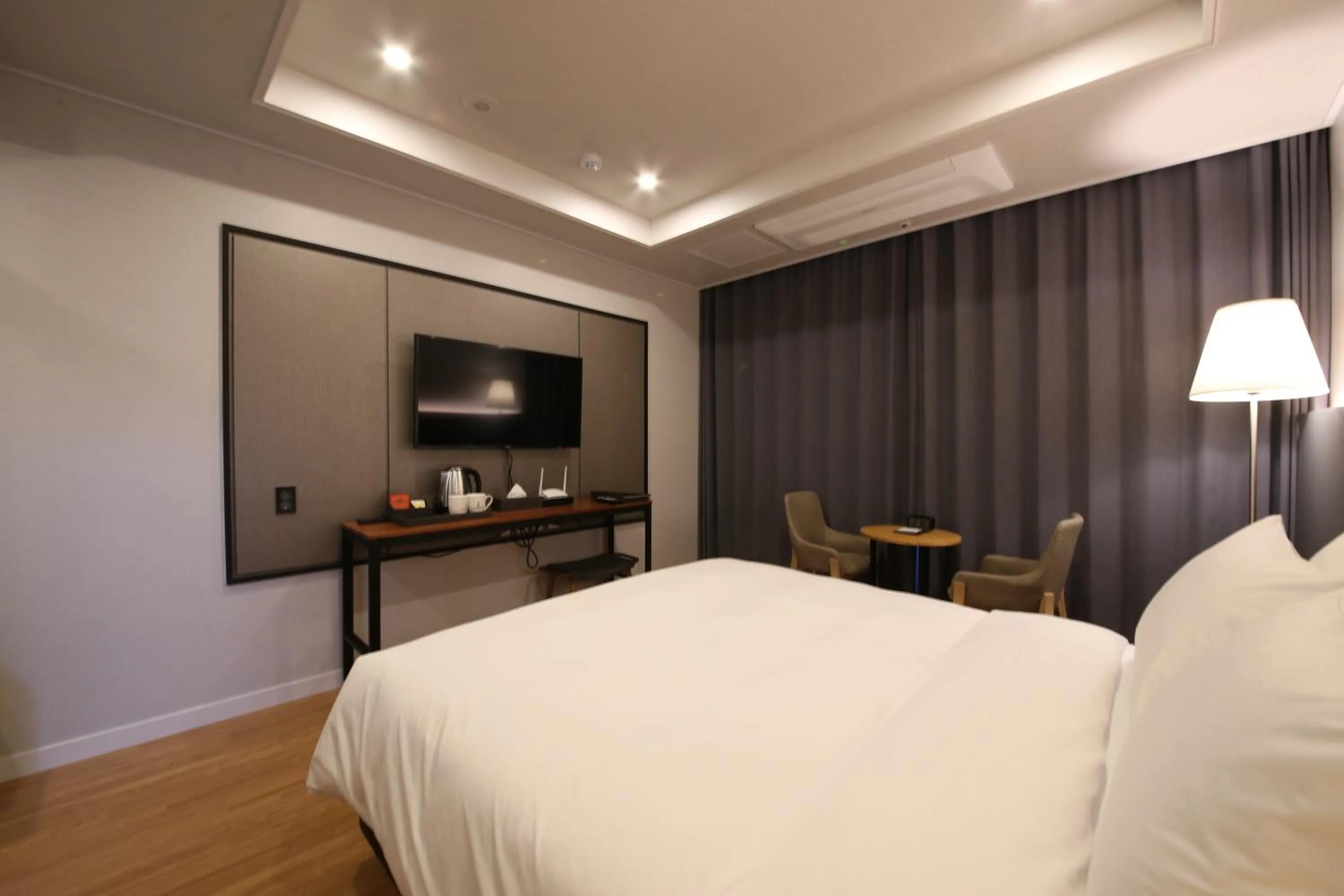 Bed in The Mains Hotel