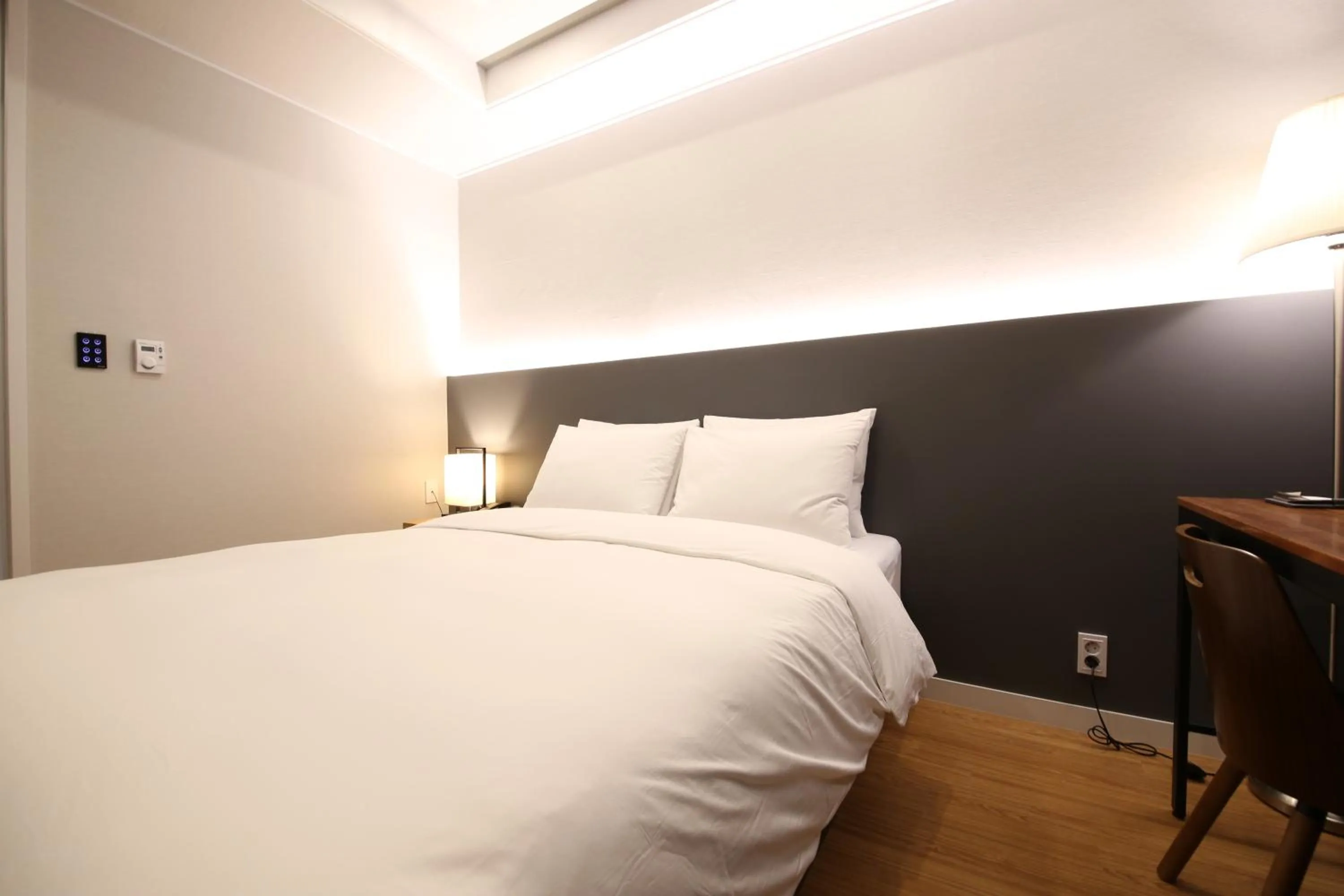 Bed in The Mains Hotel