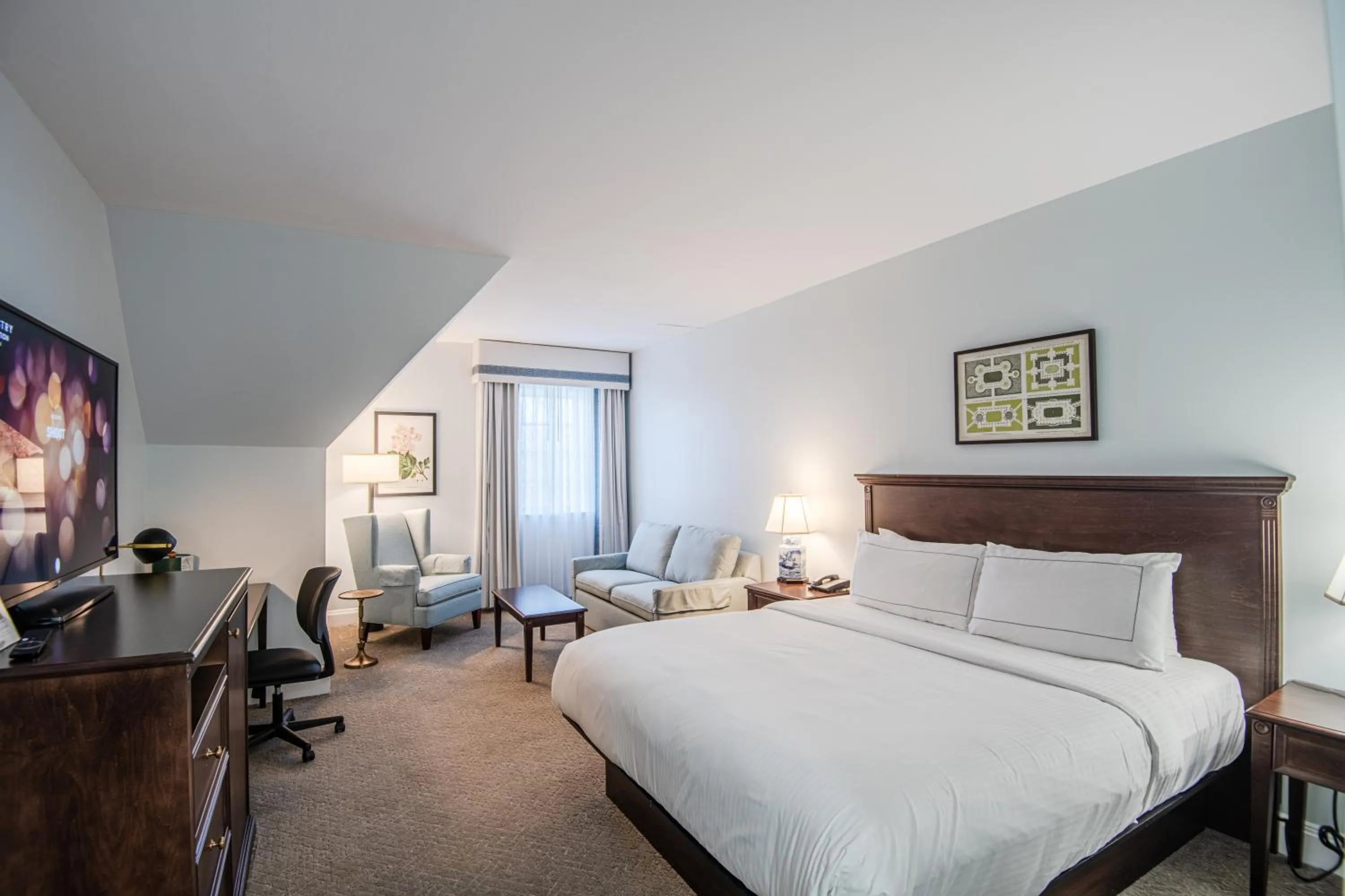 Bed in The Founders Inn & Spa Tapestry Collection By Hilton