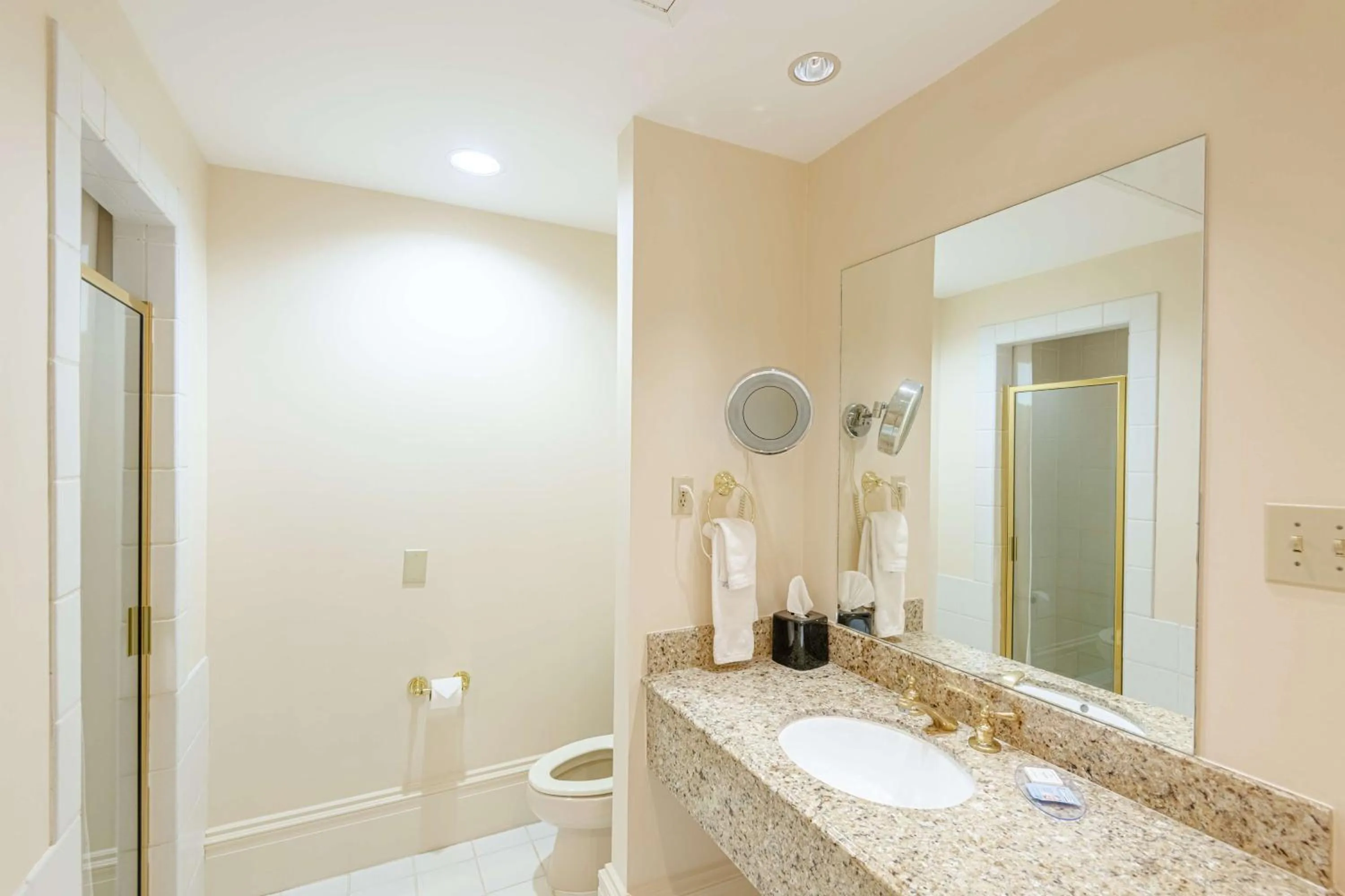 Bathroom in The Founders Inn & Spa Tapestry Collection By Hilton