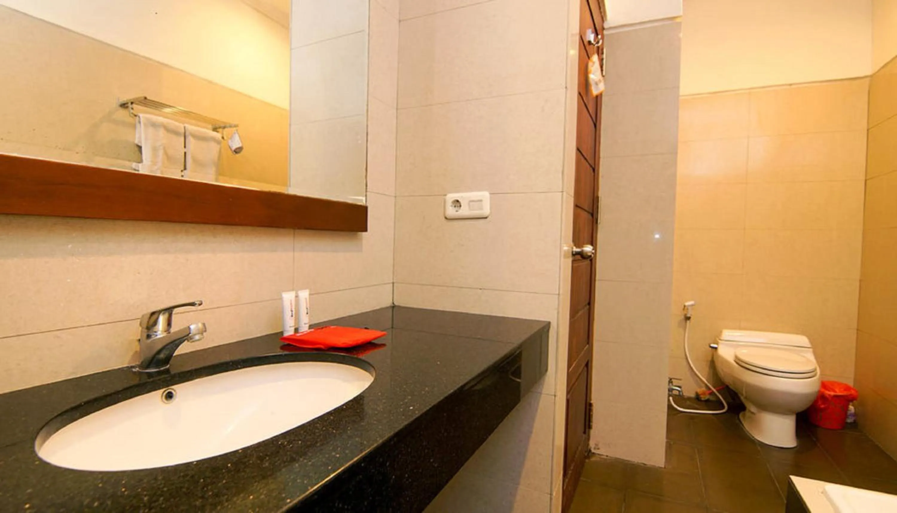 Bathroom in Kuta Paradise 777