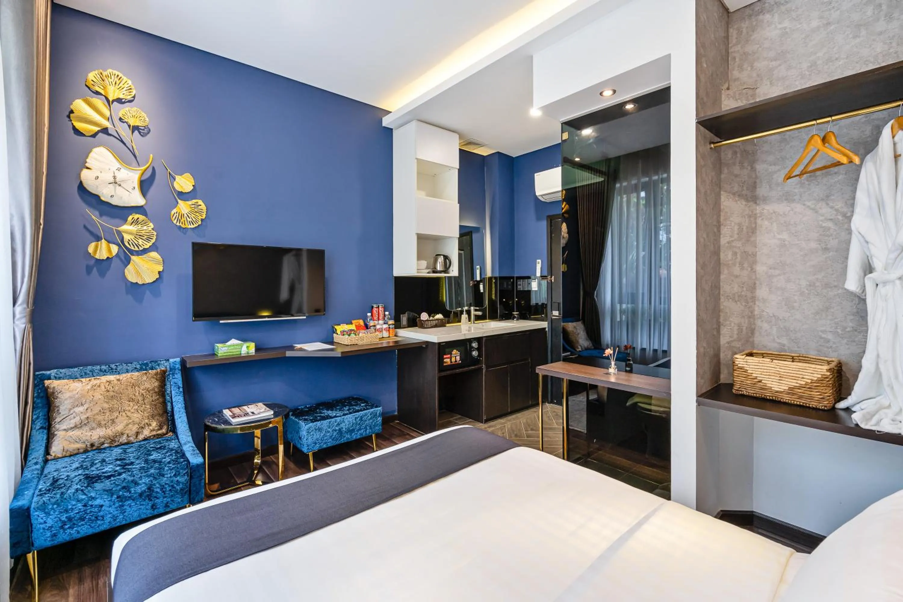 Communal lounge/ TV room, Bed in KunKin Luxury Hotel & Apartment