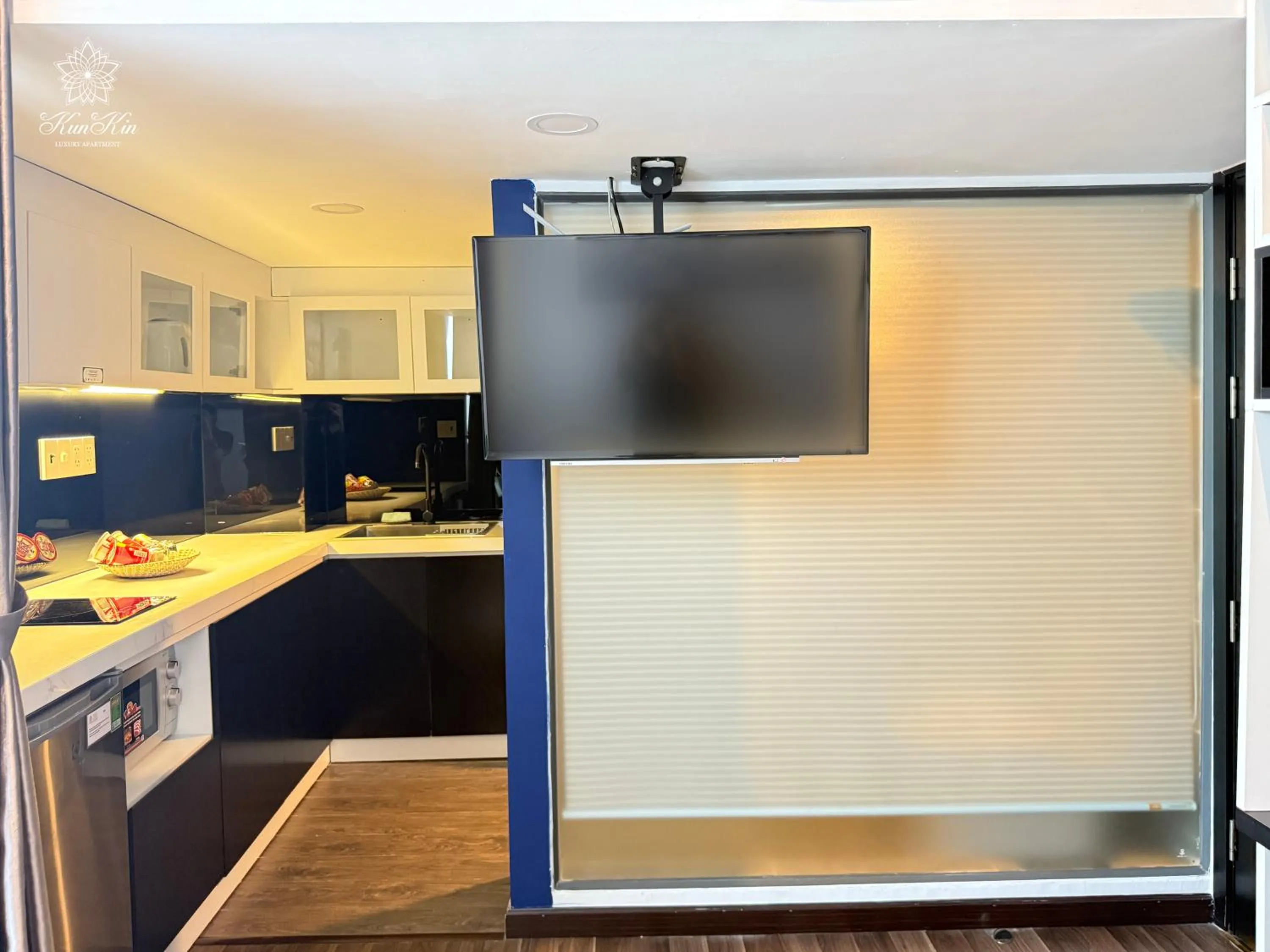 TV and multimedia in KunKin Luxury Hotel & Apartment