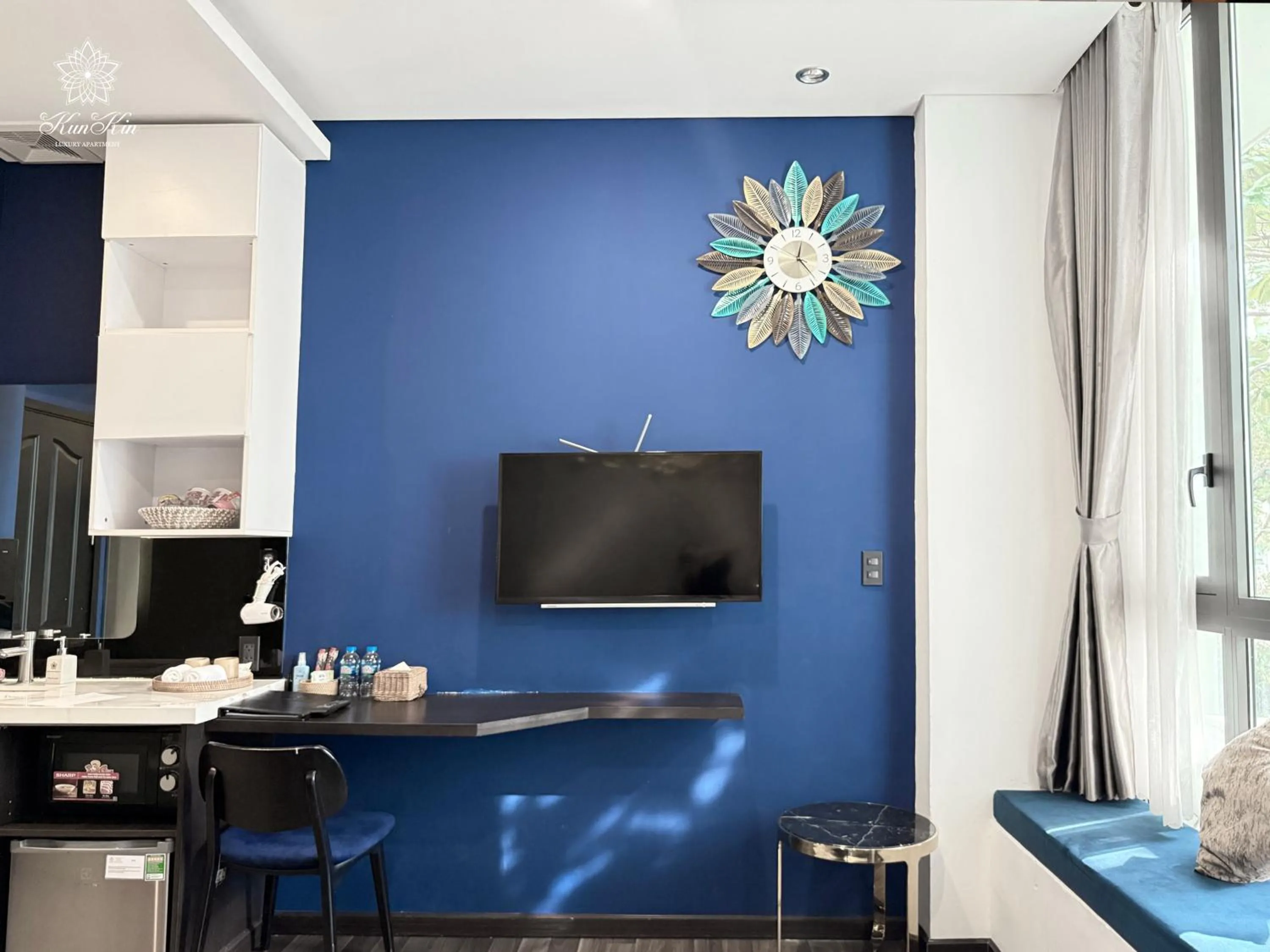 TV and multimedia in KunKin Luxury Hotel & Apartment