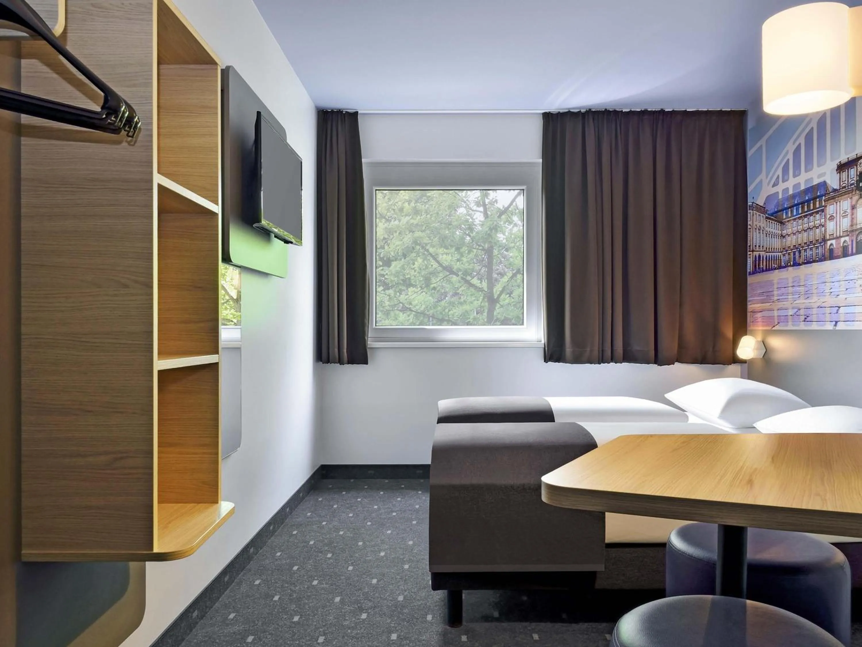 Photo of the whole room, Bed in B&B Hotel Mannheim-Neuostheim