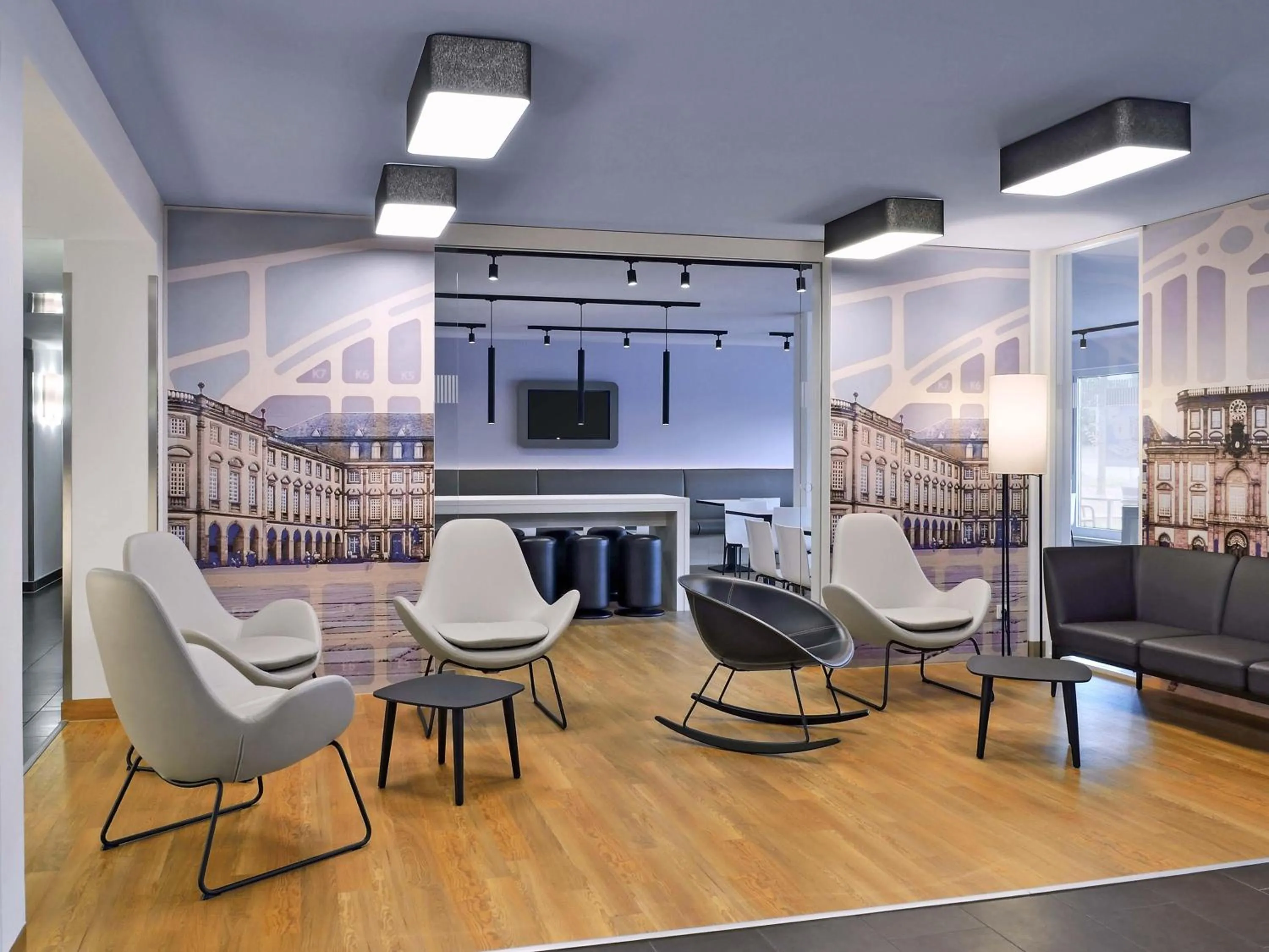 Lobby or reception in B&B Hotel Mannheim-Neuostheim