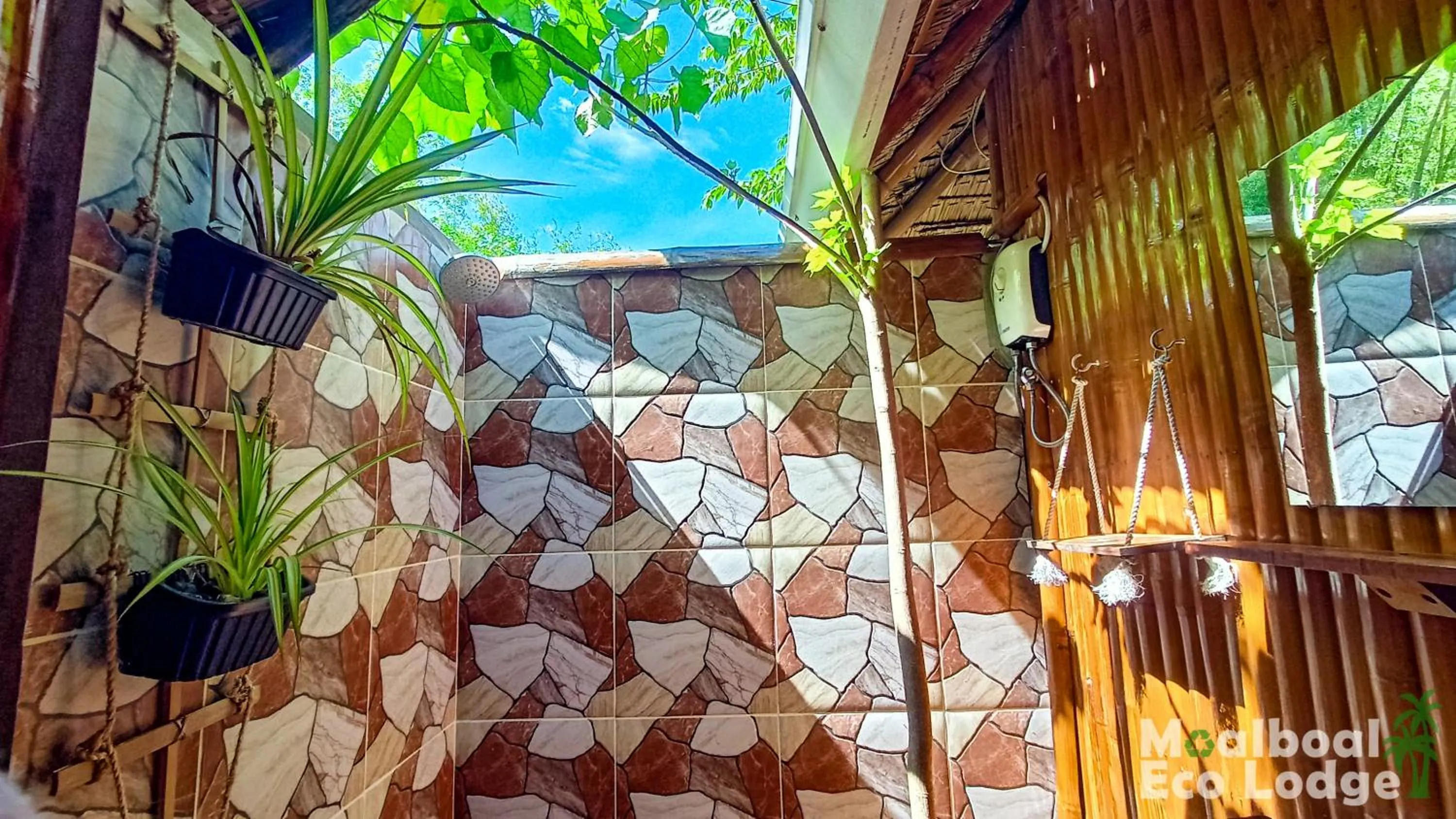 Shower in Moalboal Eco Lodge