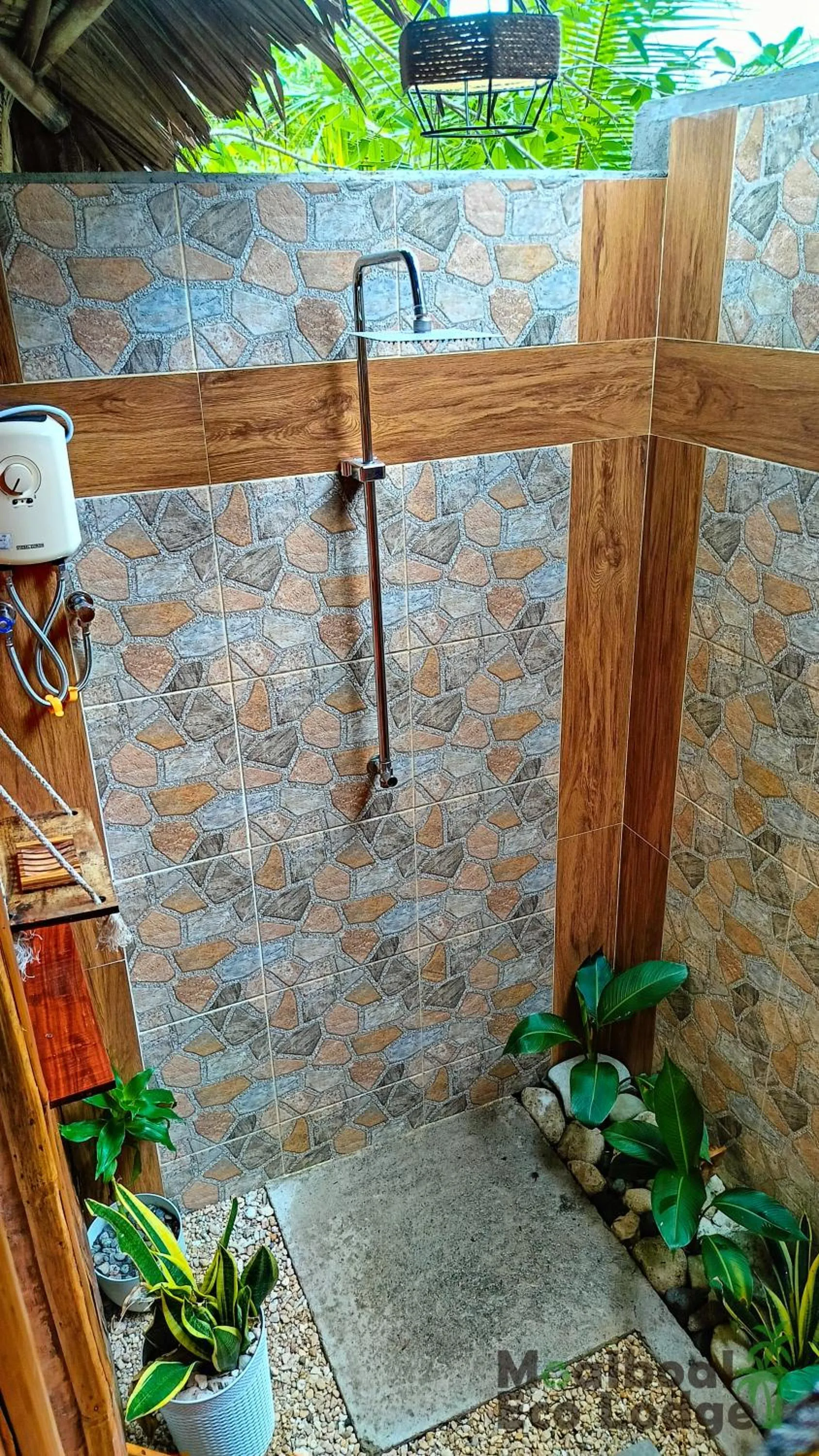 Shower in Moalboal Eco Lodge