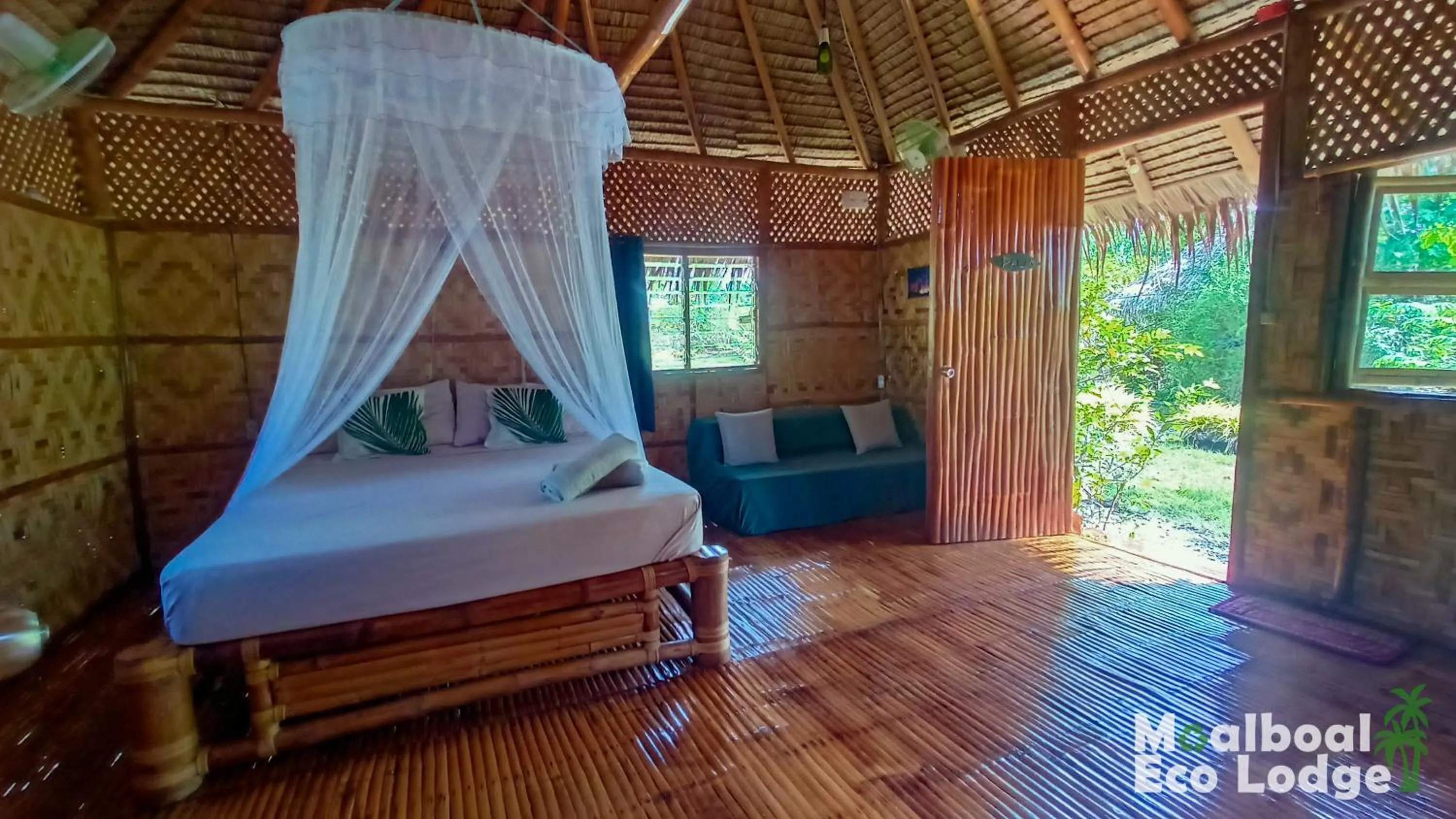 Bed in Moalboal Eco Lodge